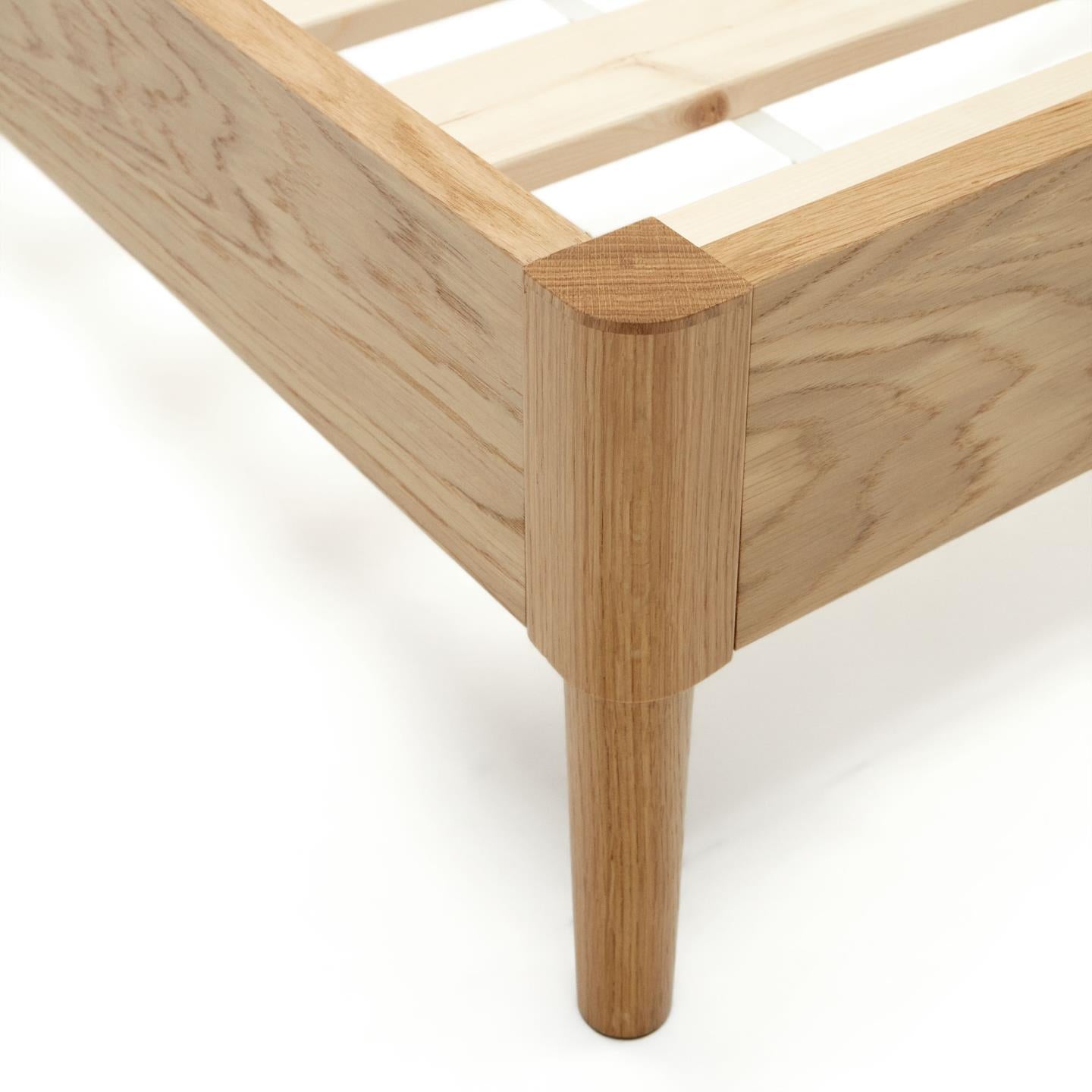 Łóżko LENON fornir dębowy La Forma    Eye on Design