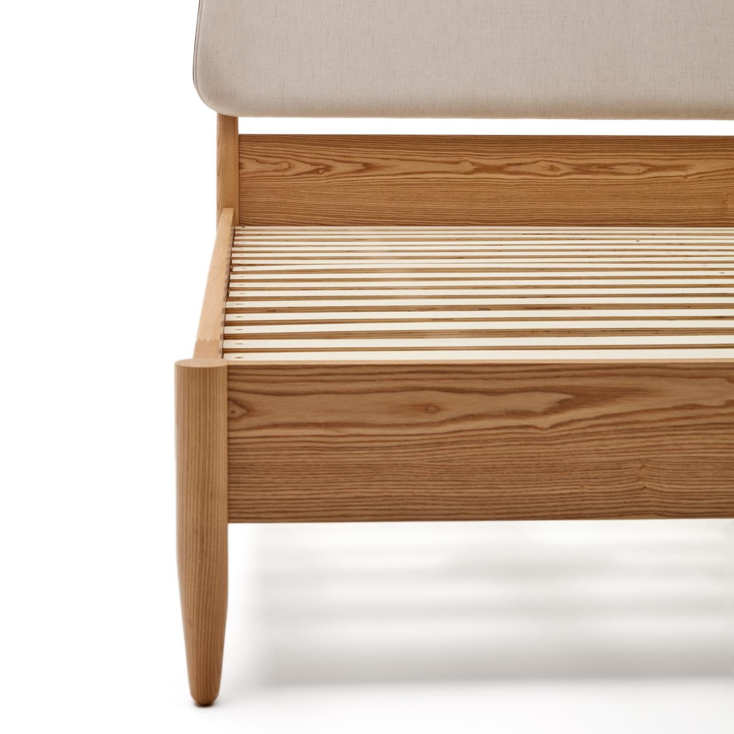 Łóżko OCTAVIA sklejka jesionowa La Forma    Eye on Design