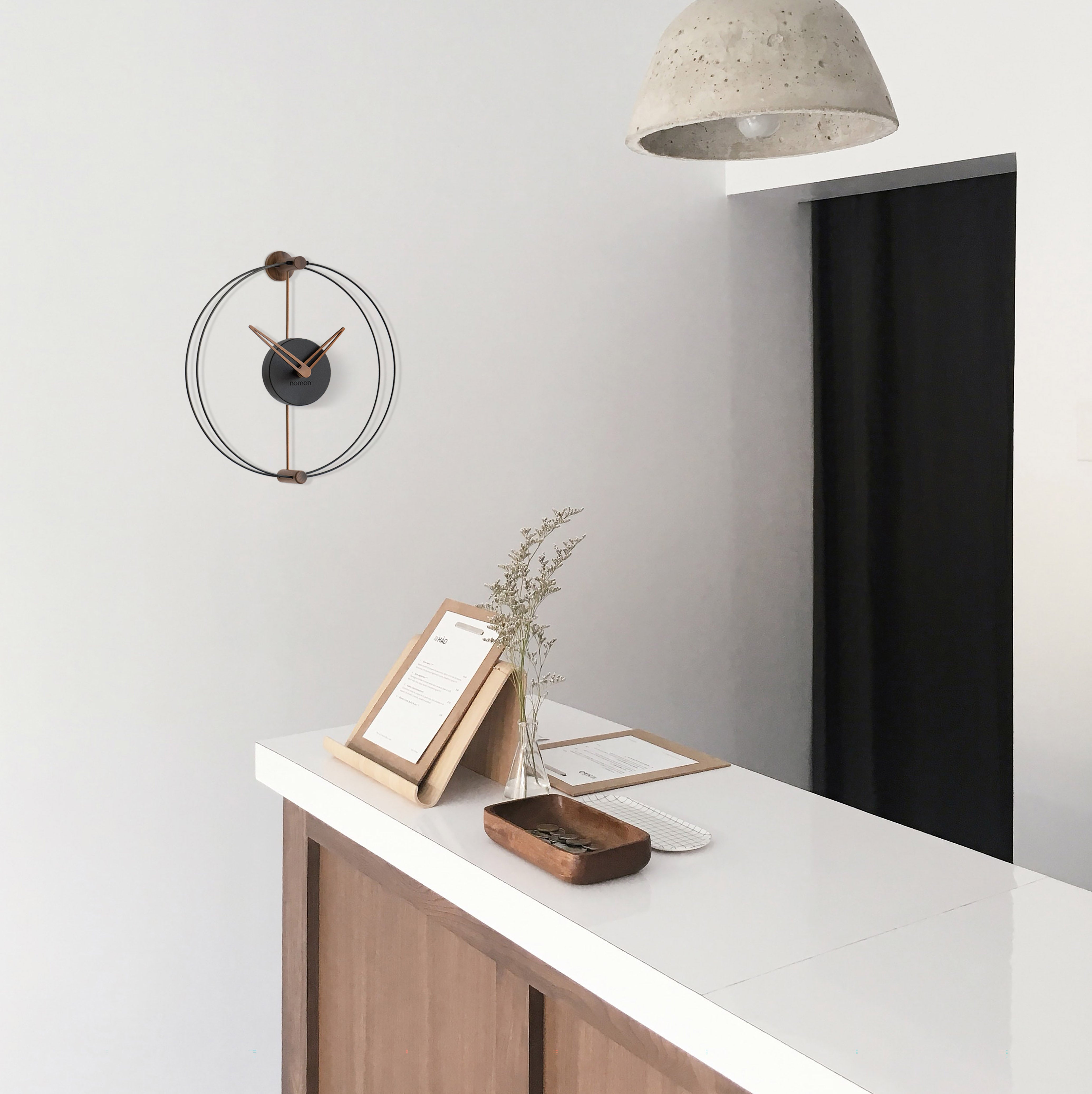 Wandklok NANO notenhout met zwart