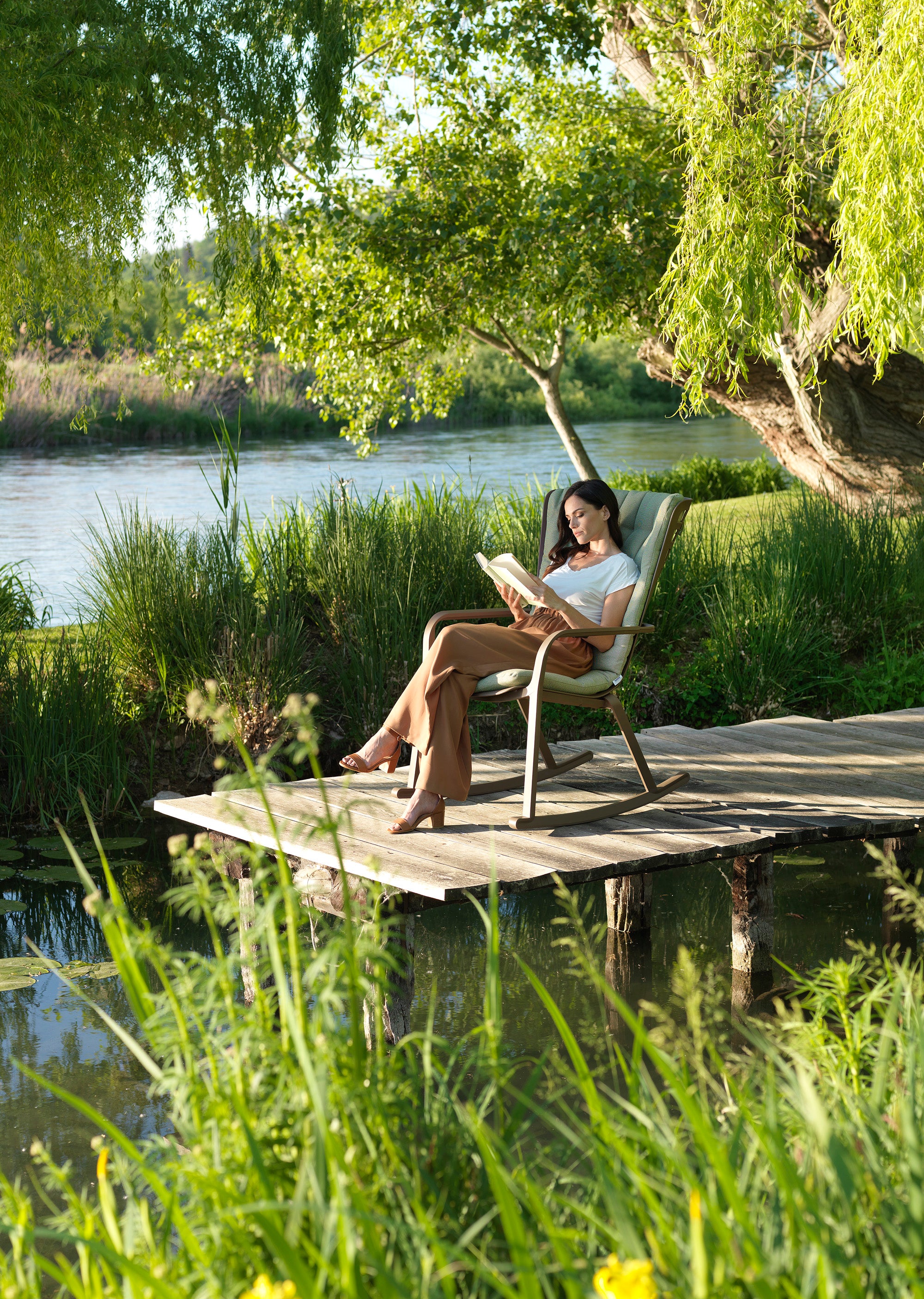 FOLIO Outdoor Armchair in Brown