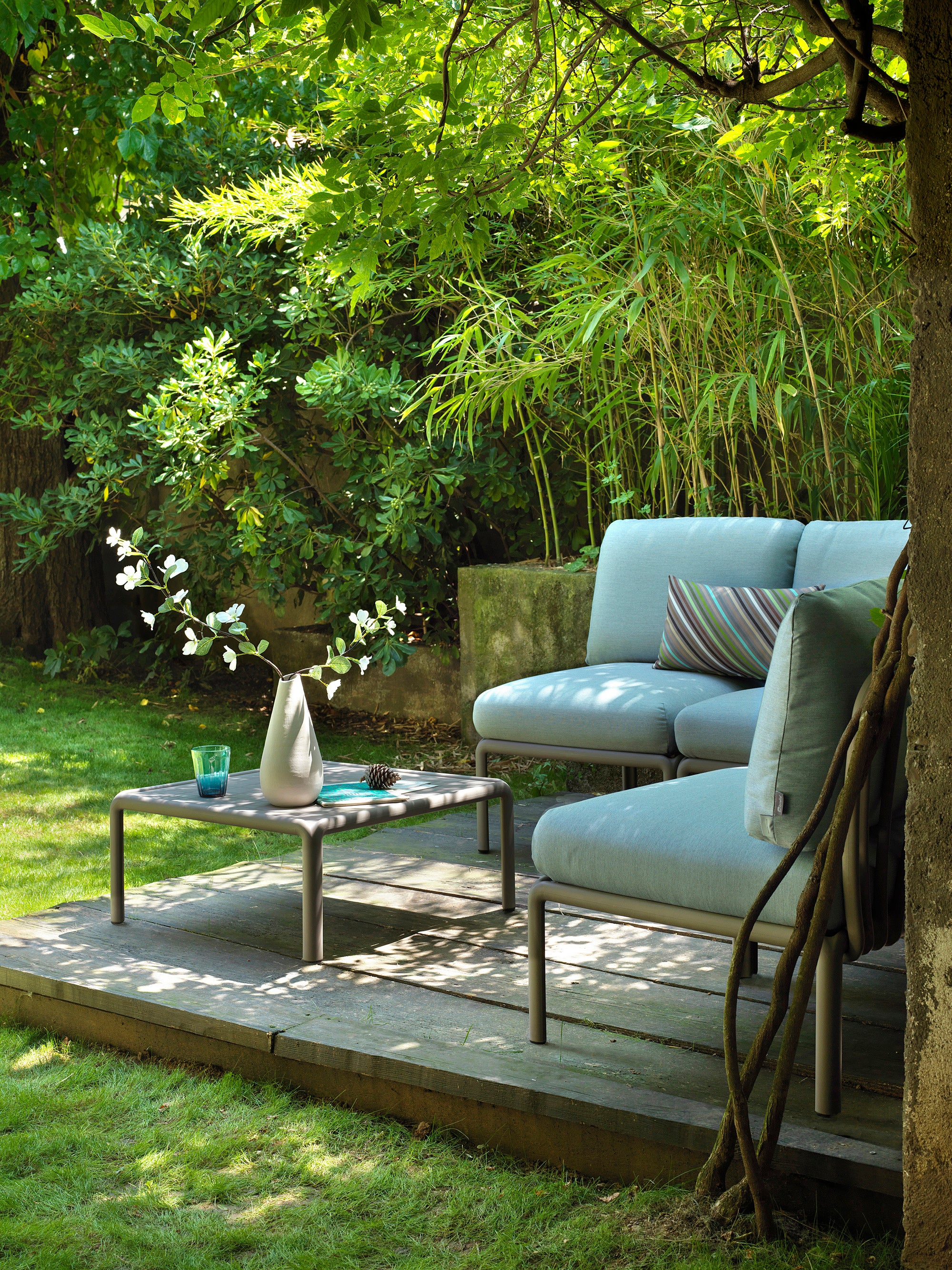 Modulaire buitenhoekbank KOMODO 5 beige Sunbrella® met antracietkleurige basis