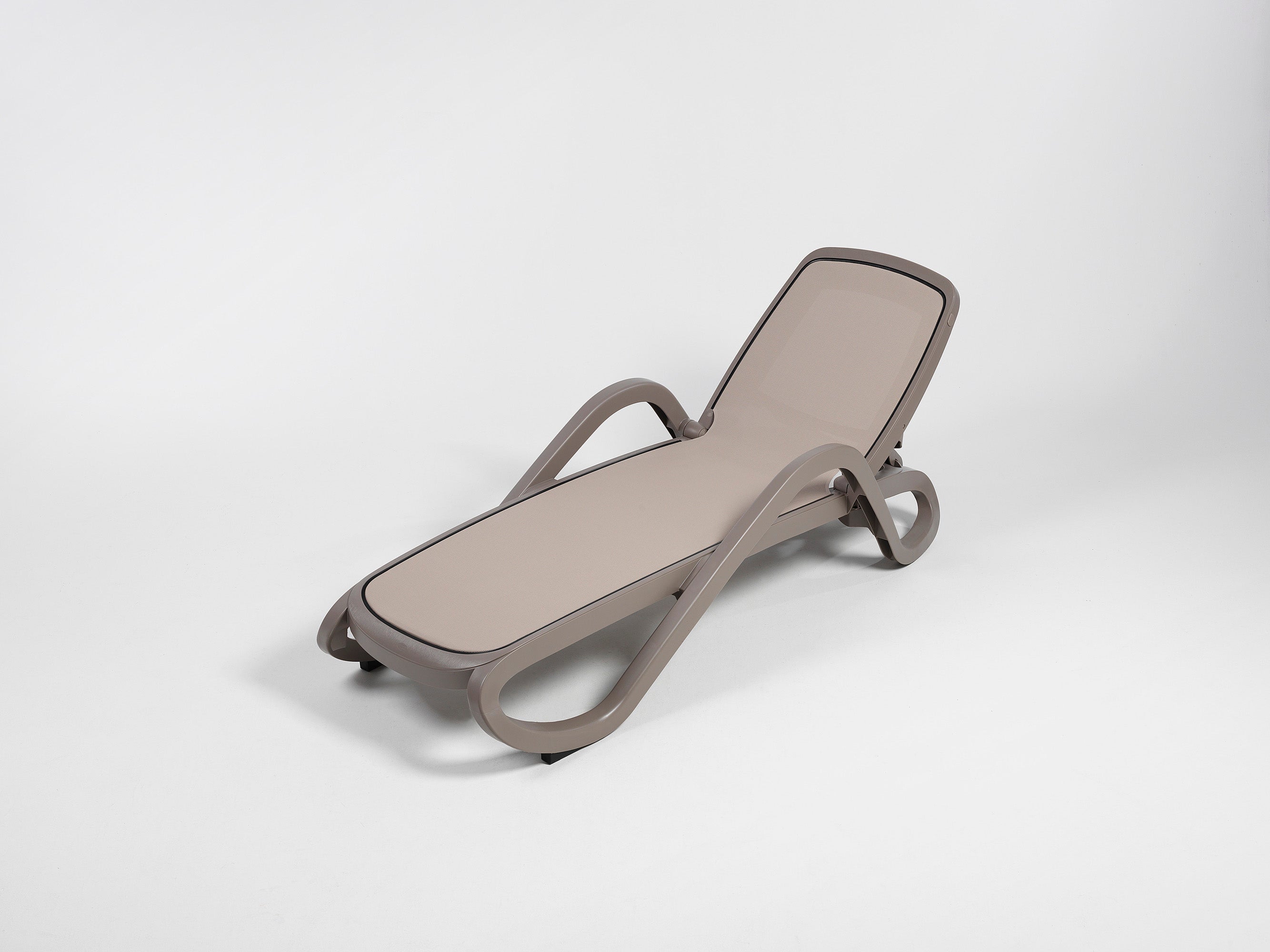 ALFA White Outdoor Lounger