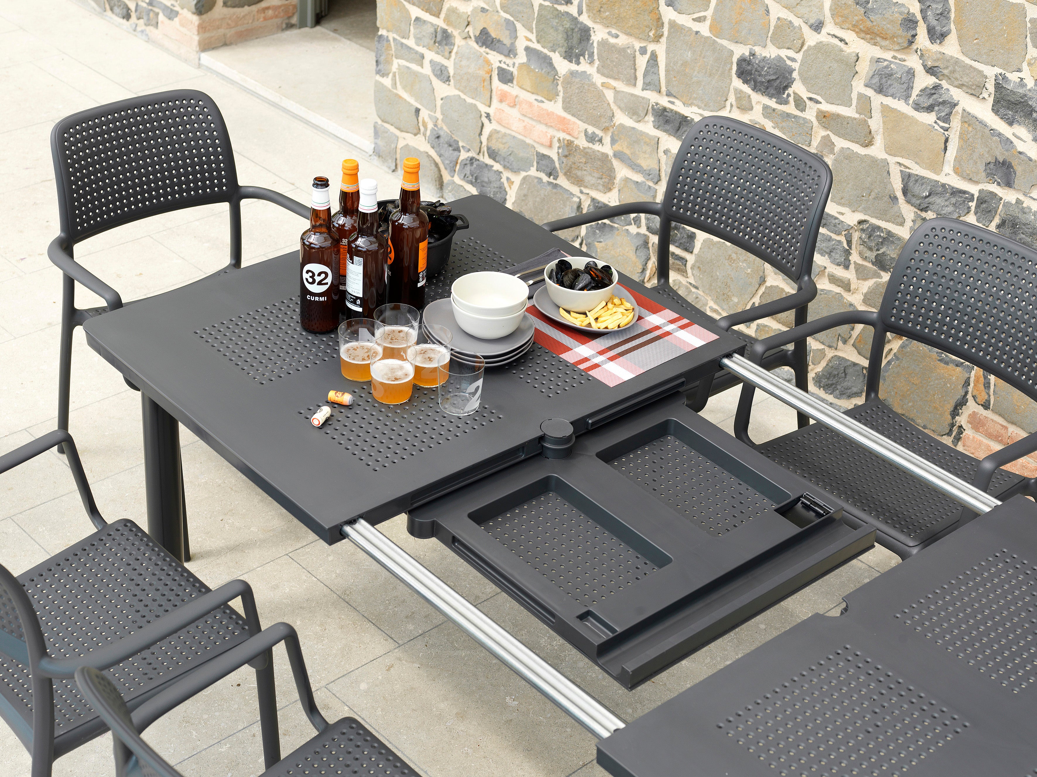 LIBECCIO White Expandable Outdoor Table