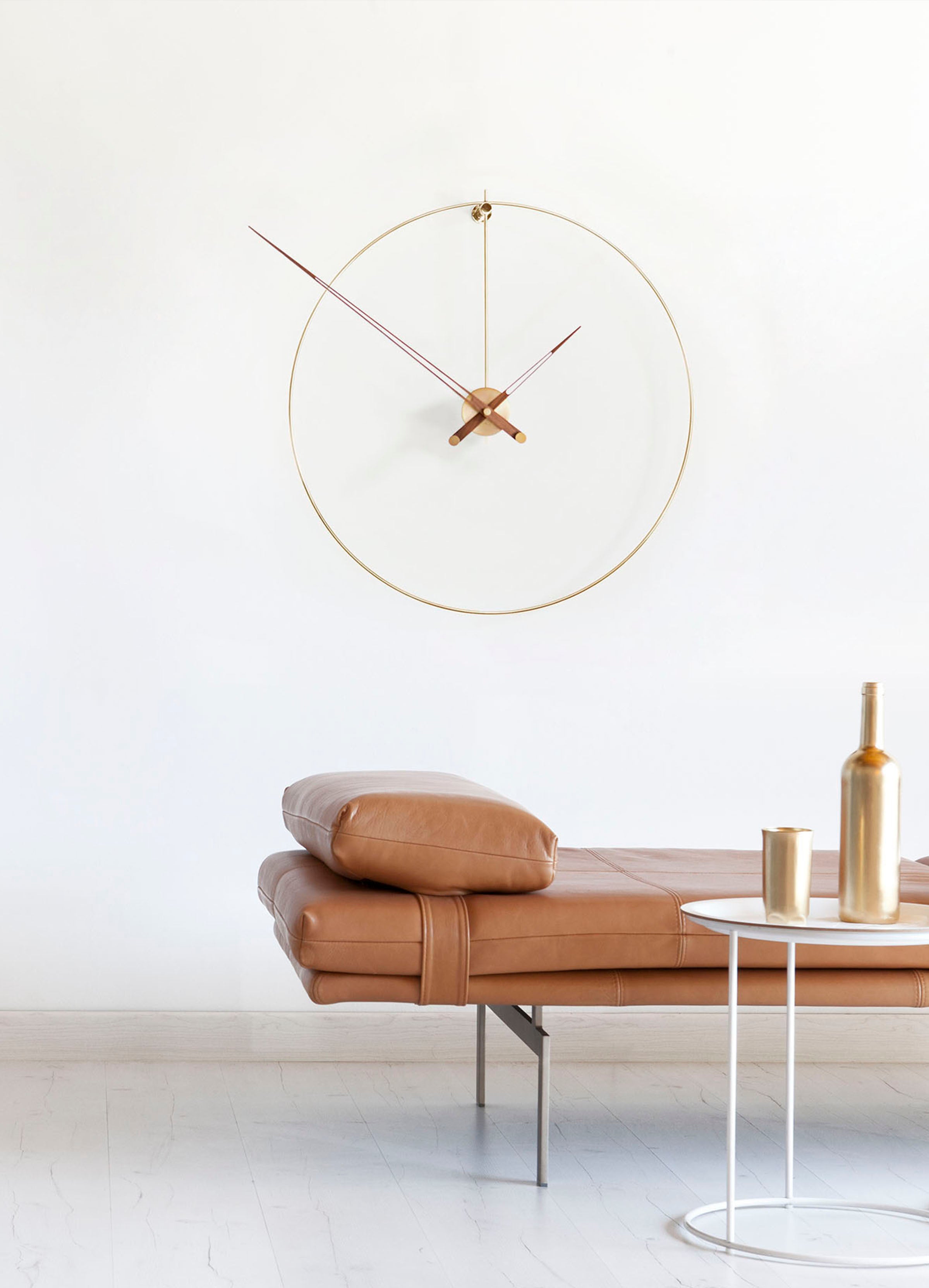 Wandklok NEW ANDA notenhout met messing