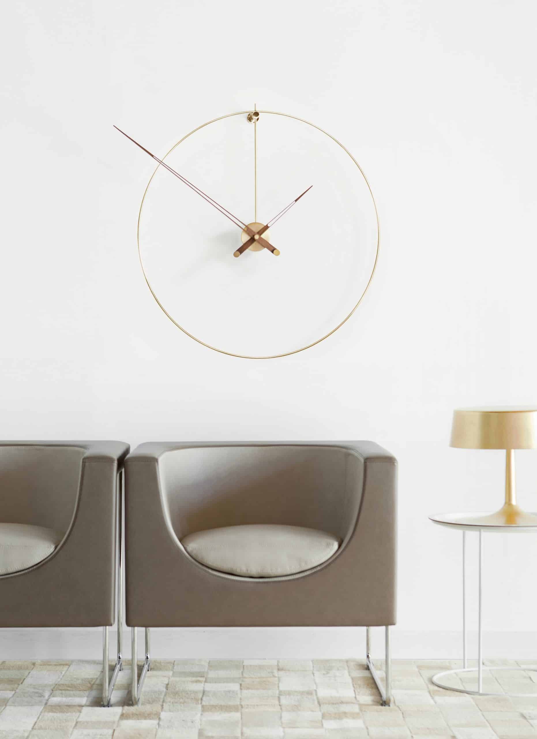 Wandklok NEW ANDA notenhout met messing