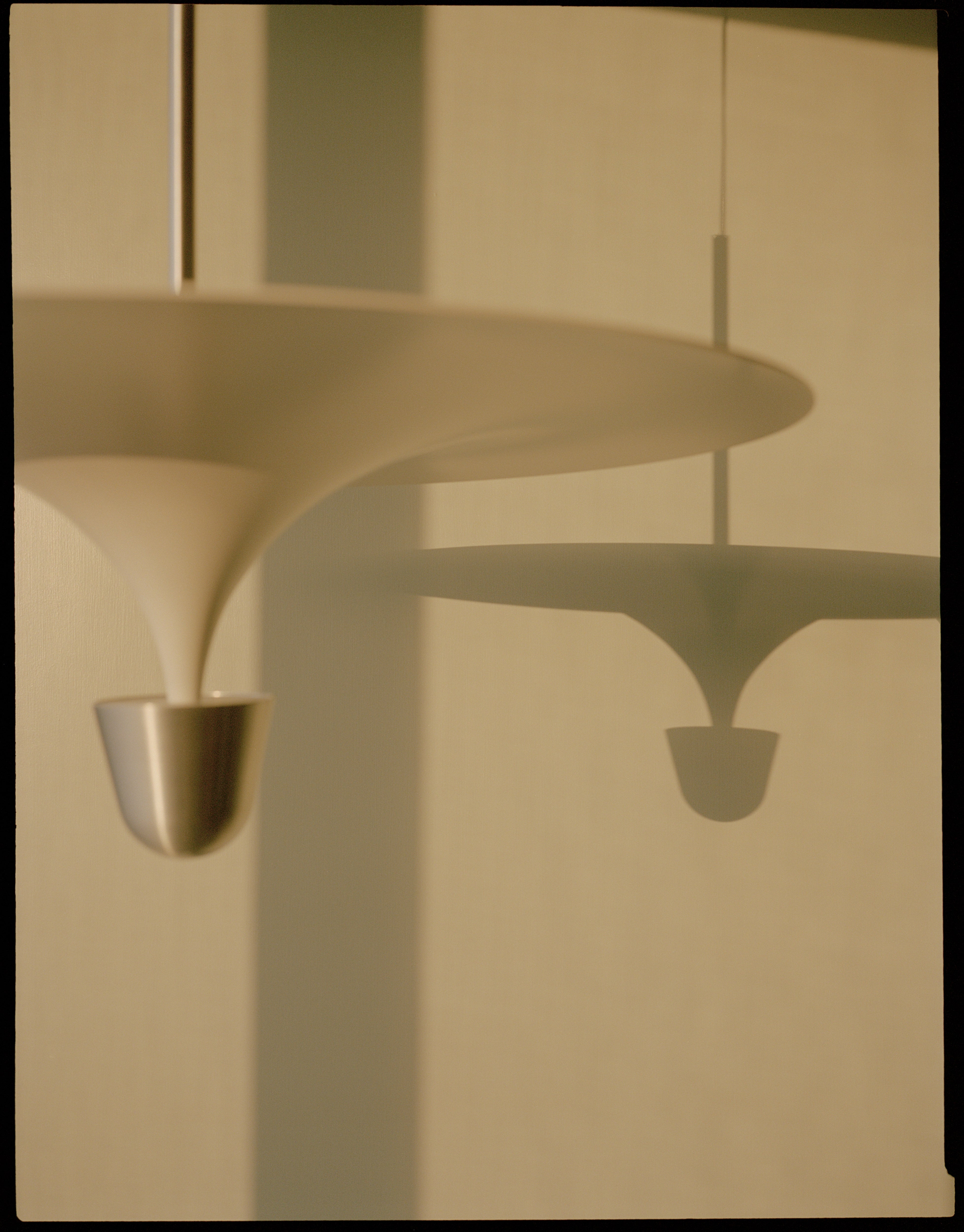 Hanglamp KANTARELL wit met nikkelafwerking