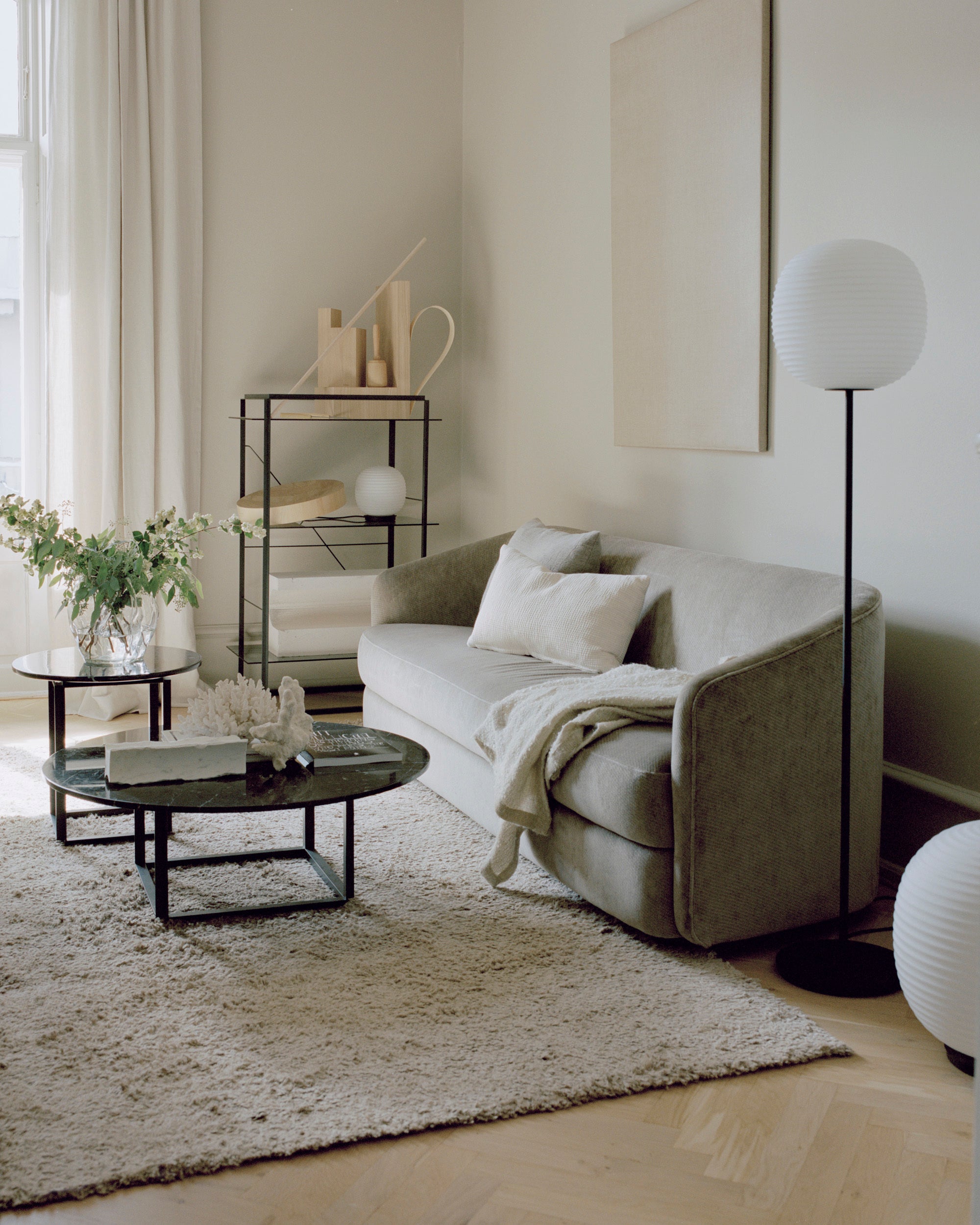 Florence side table black marble with a black base