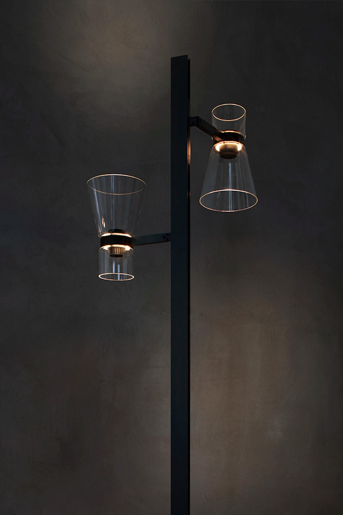 NOCTURNE CONE Black Two-Point Floor Lamp
