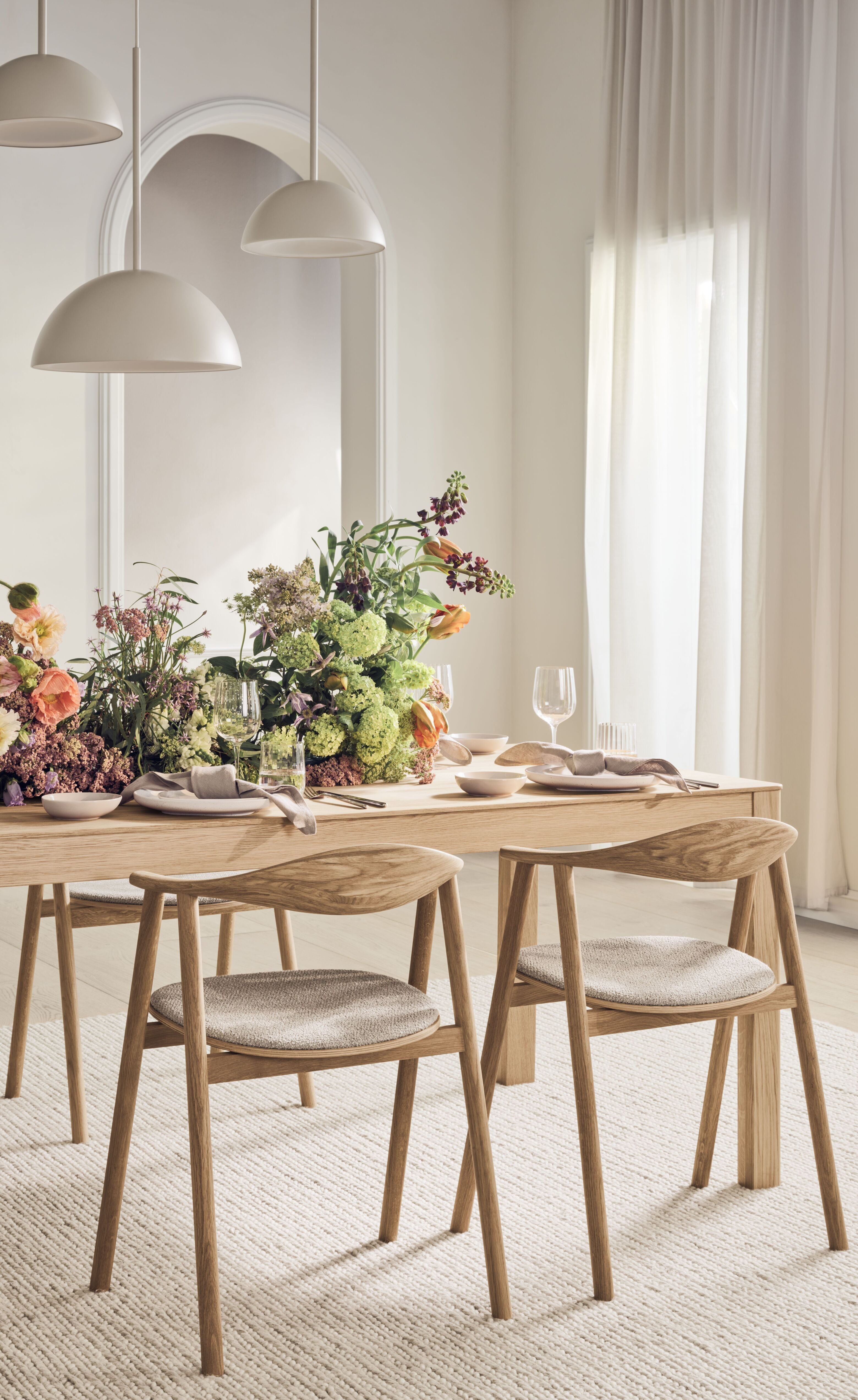 Gestoffeerde SWING stoel met donkere basis