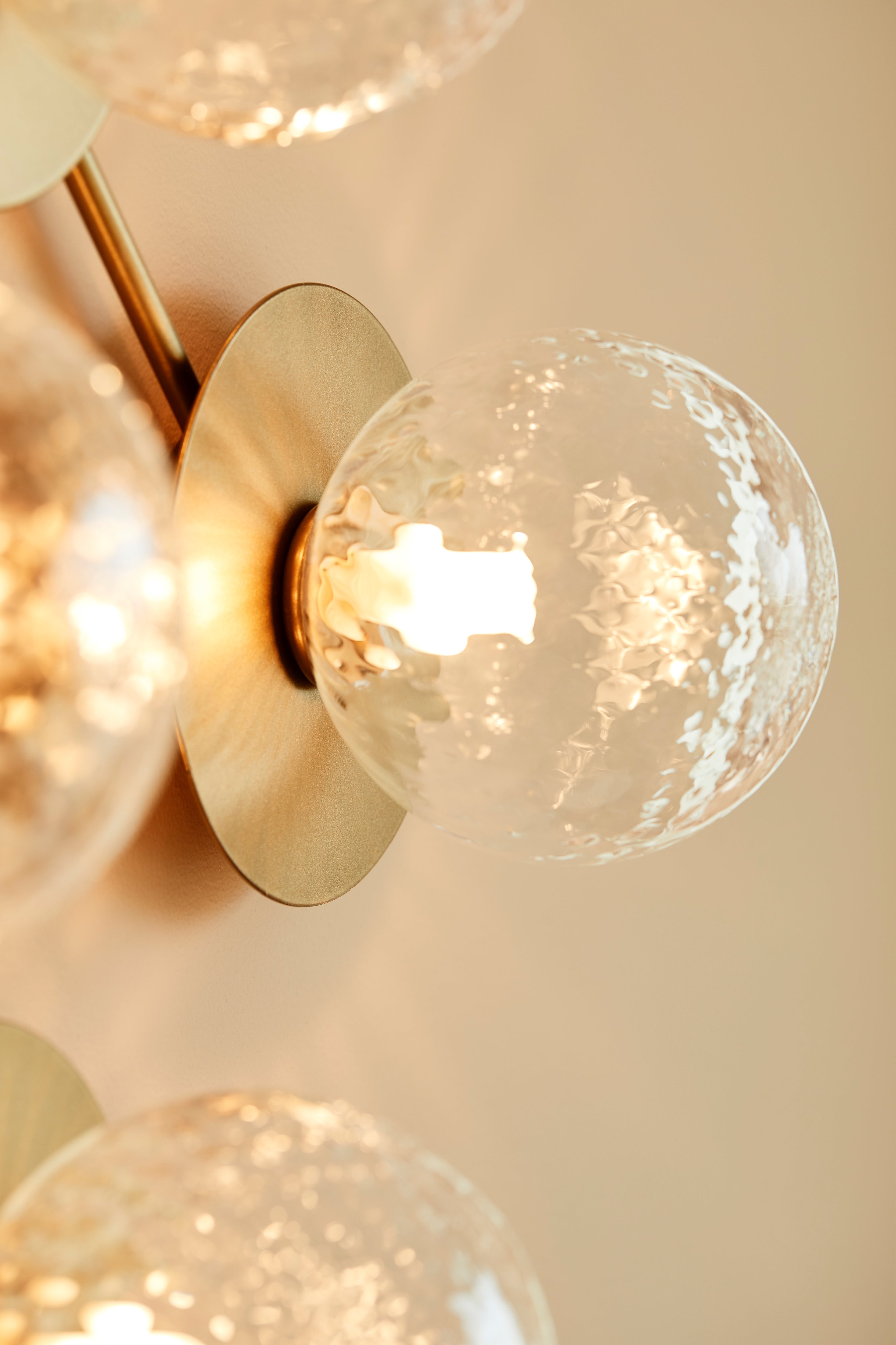Kinkiet LIILA 12 złoty z transparentnym szkłem – Nuura