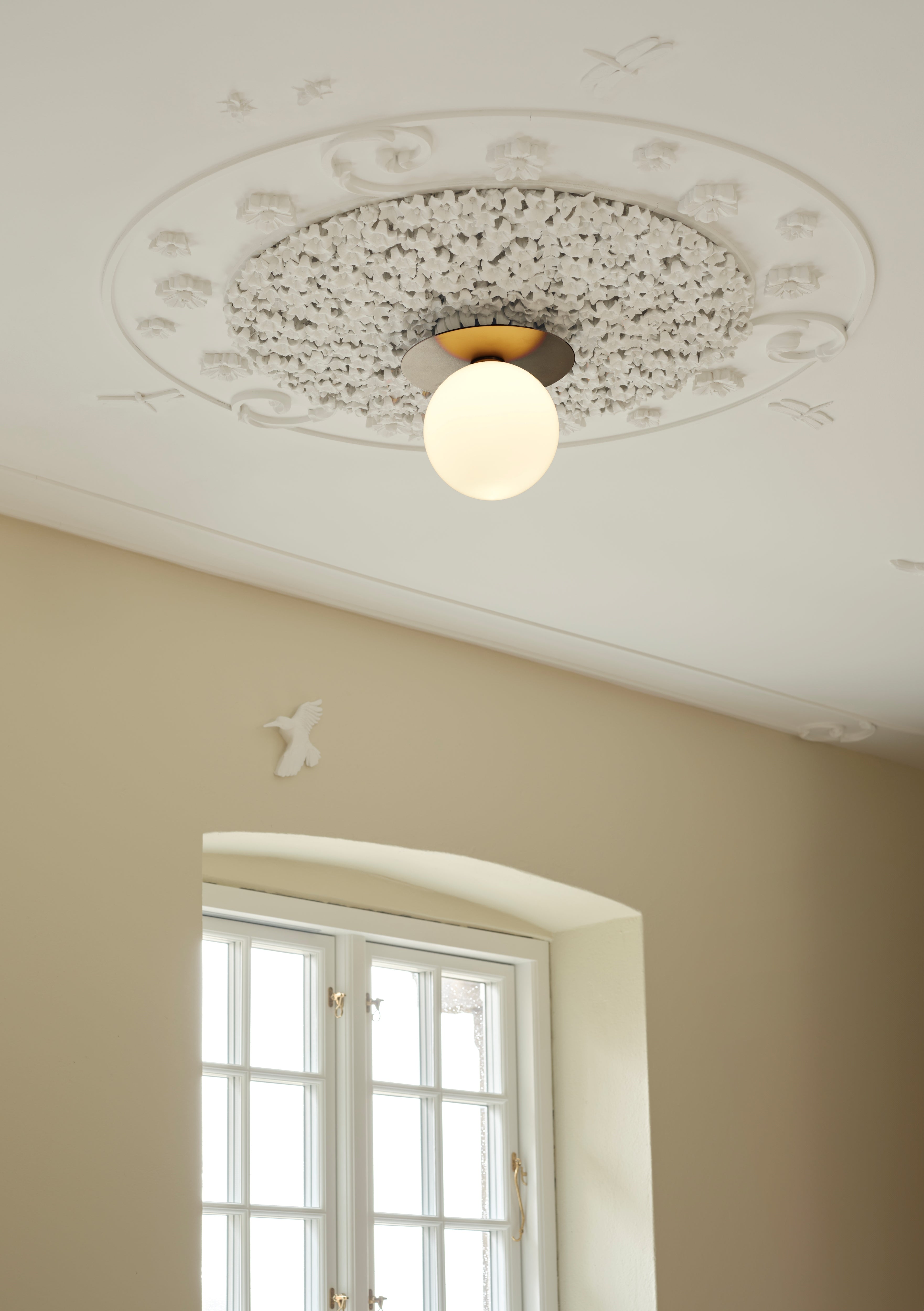 Wandlamp LIILA donkerbruin met opaalglas