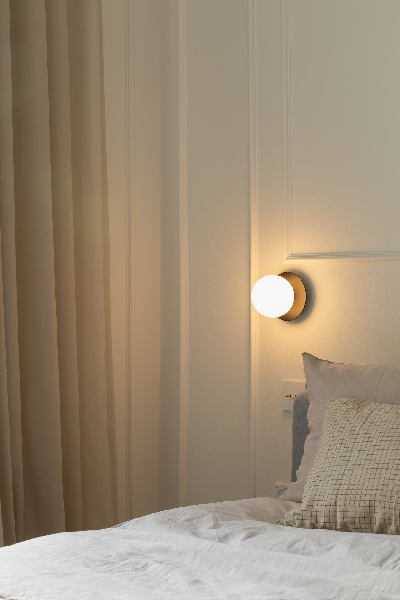 Inbouw wandlamp LIILA zwart met opaalglas