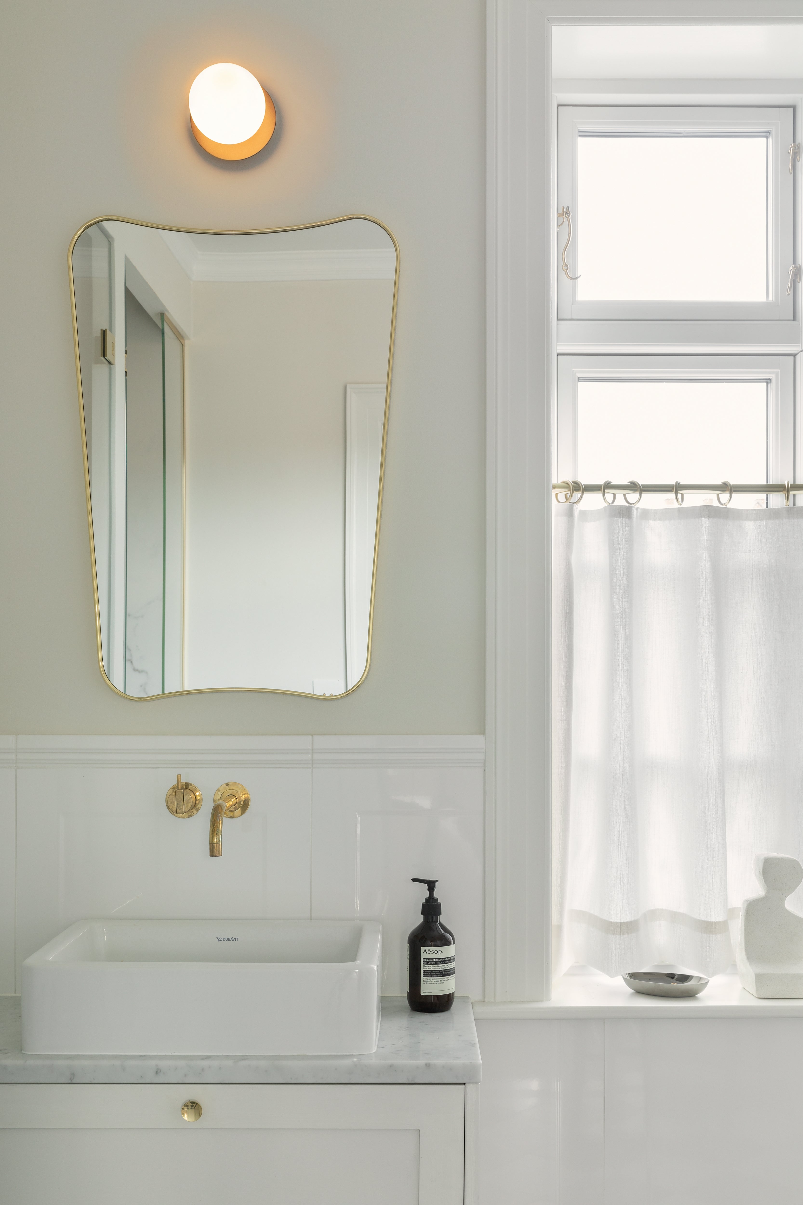 Wandlamp LIILA donkerbruin met opaalglas