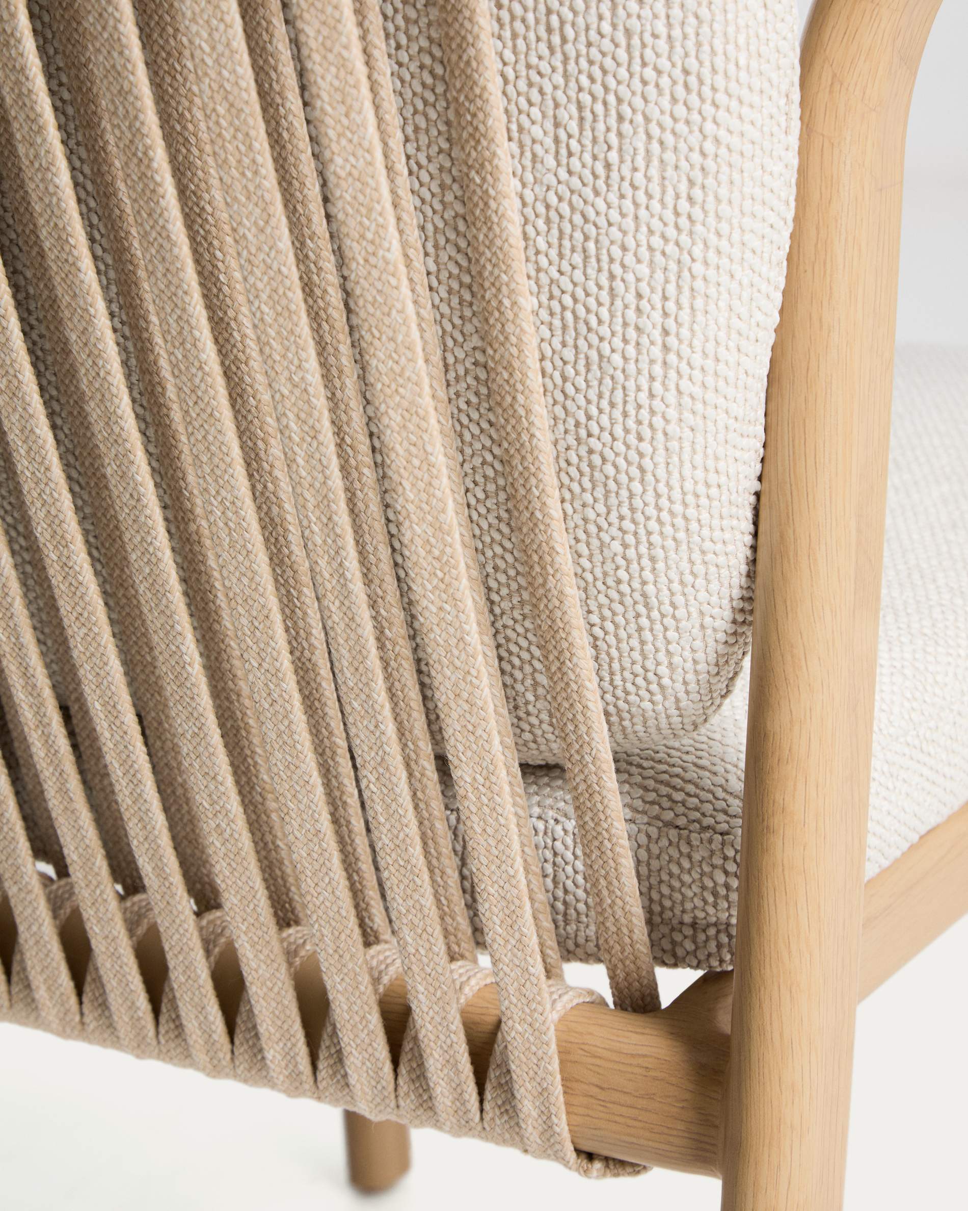 Tuinstoel SIRTE ecru met een afwerking die hout imiteert