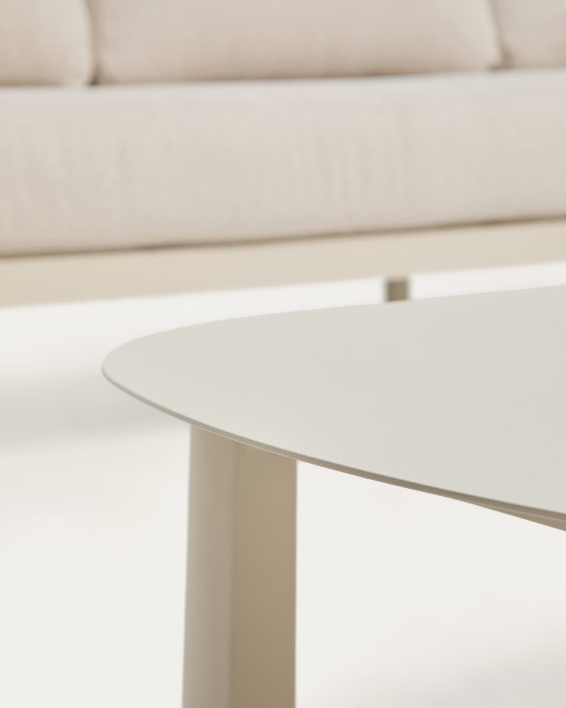 Beige ALERIA tuinset met lichte basis