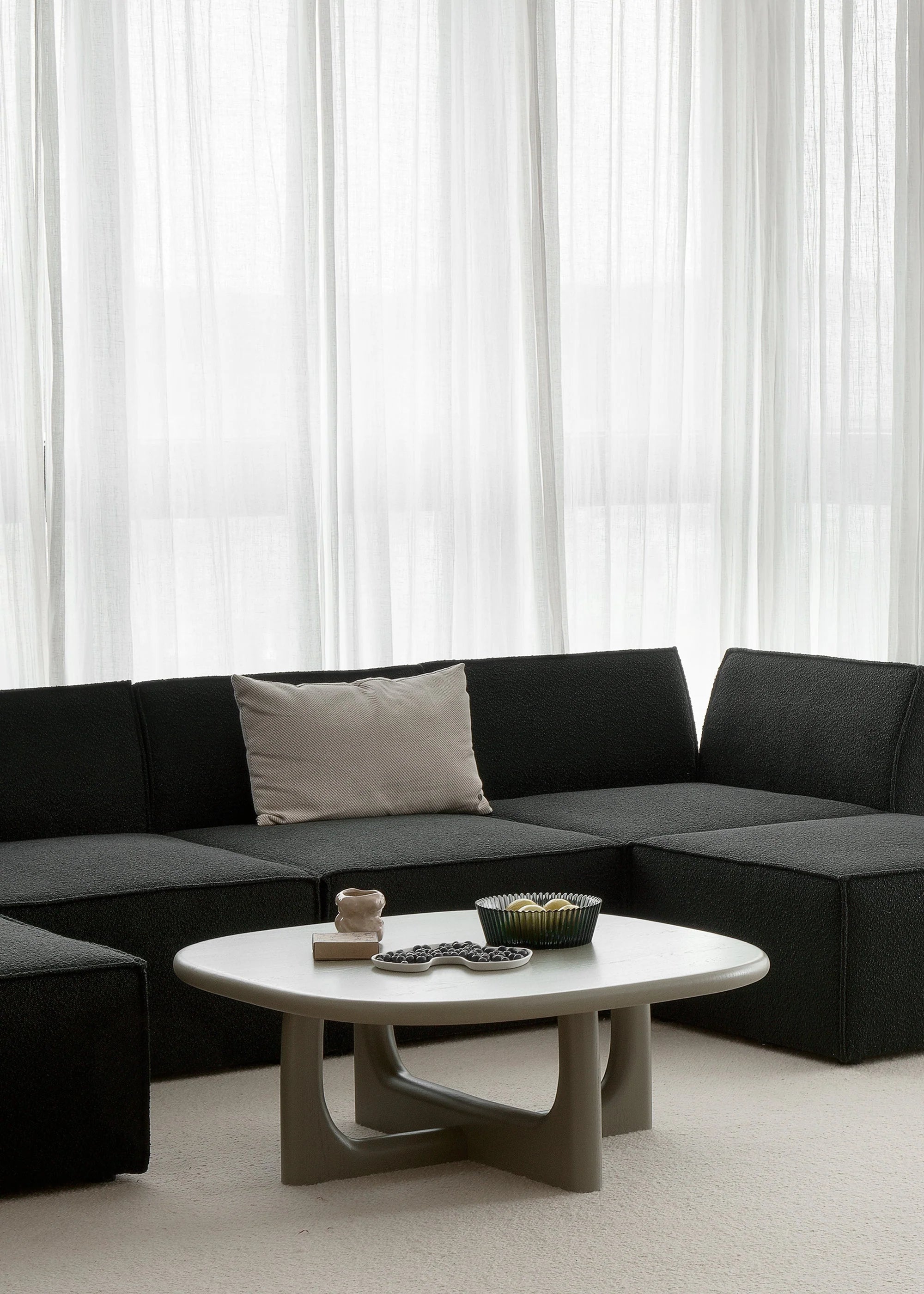 Stolik kawowy OLFO czarne drewno dębowe