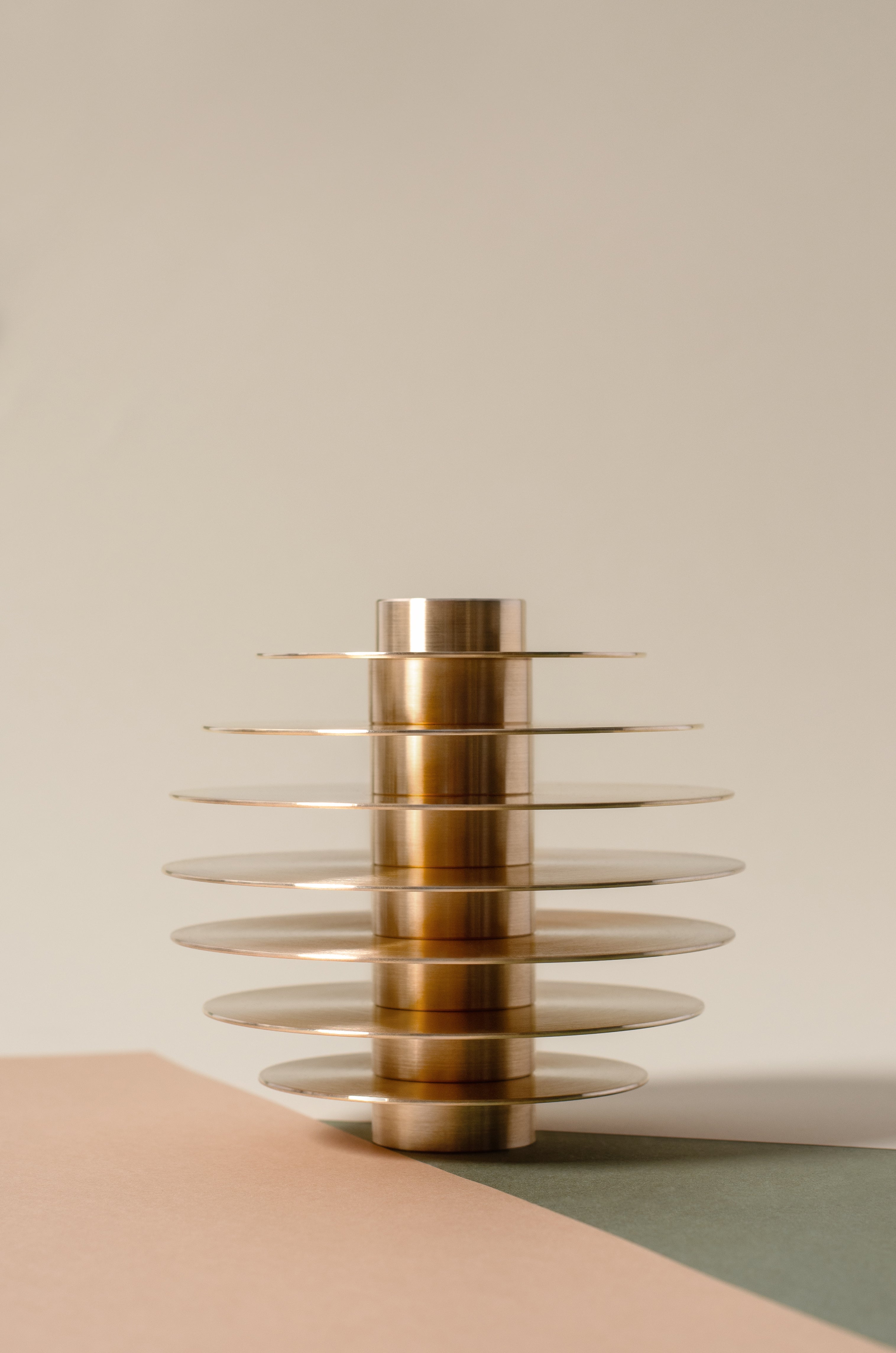 Set von ORB Kerzenhaltern aus Messing