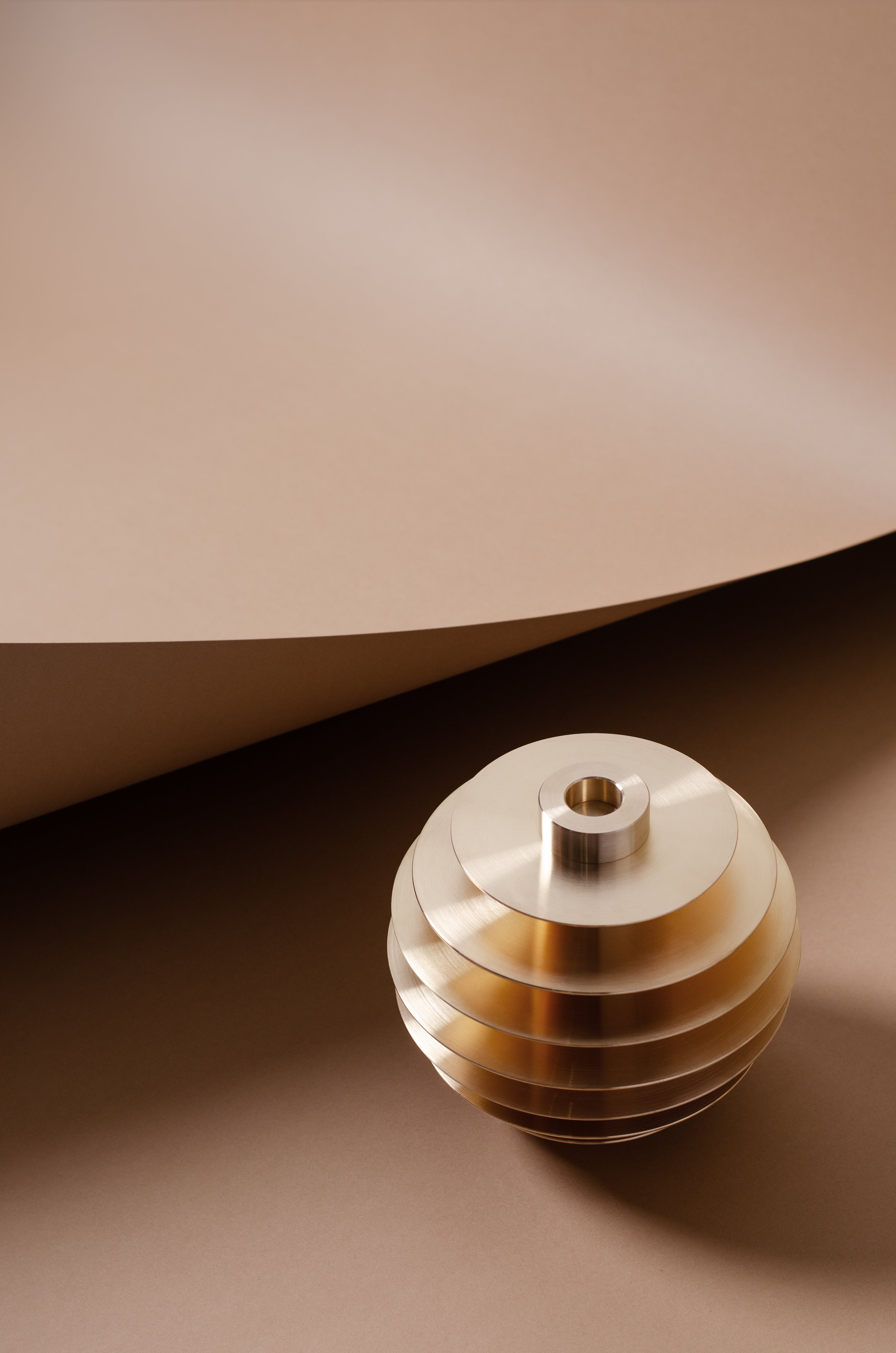 Set von ORB Kerzenhaltern aus Messing