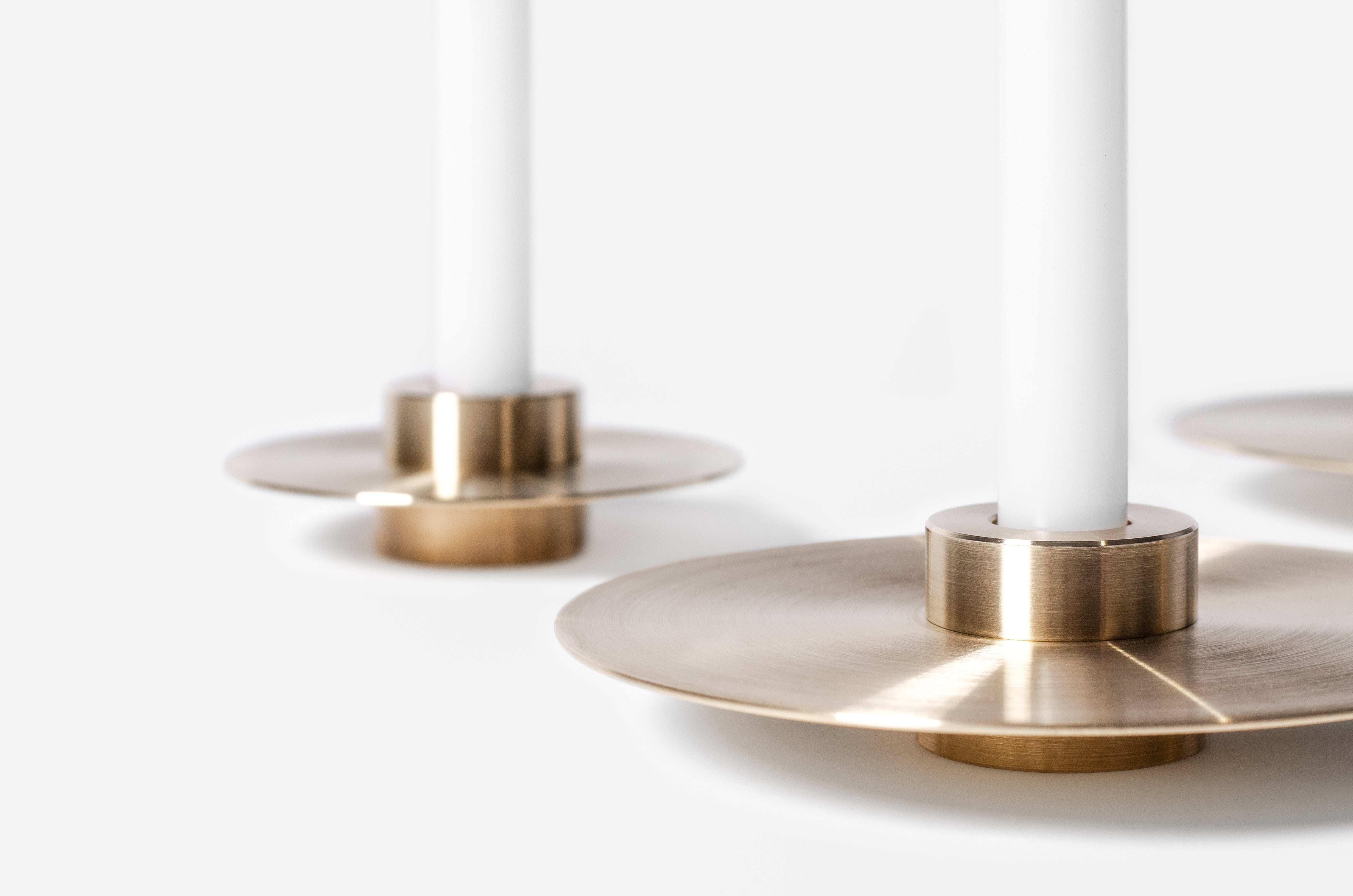 Set von ORB Kerzenhaltern aus Messing