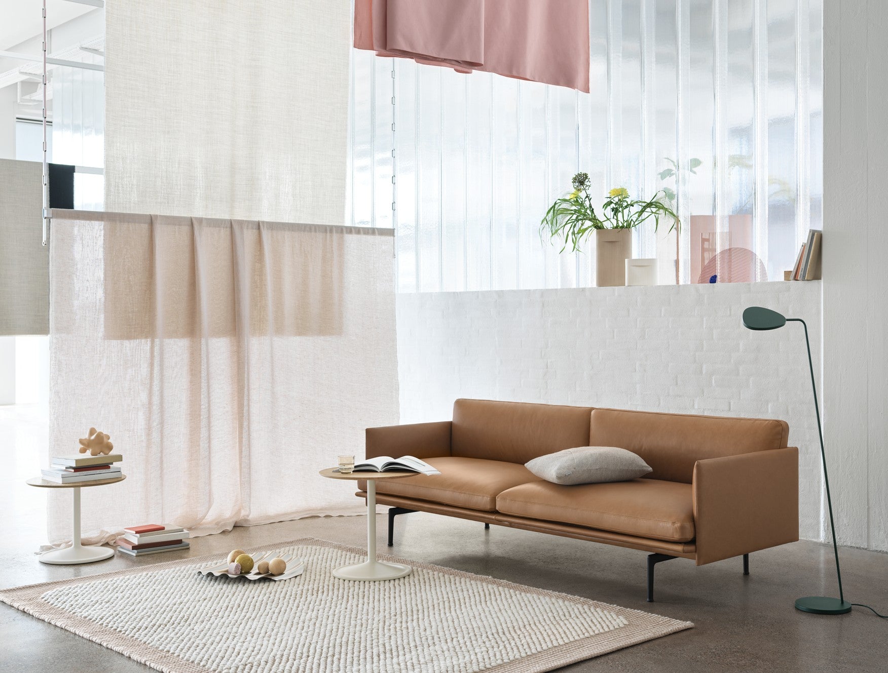 Zijtafel SOFT eikenhout met lichtgrijze basis