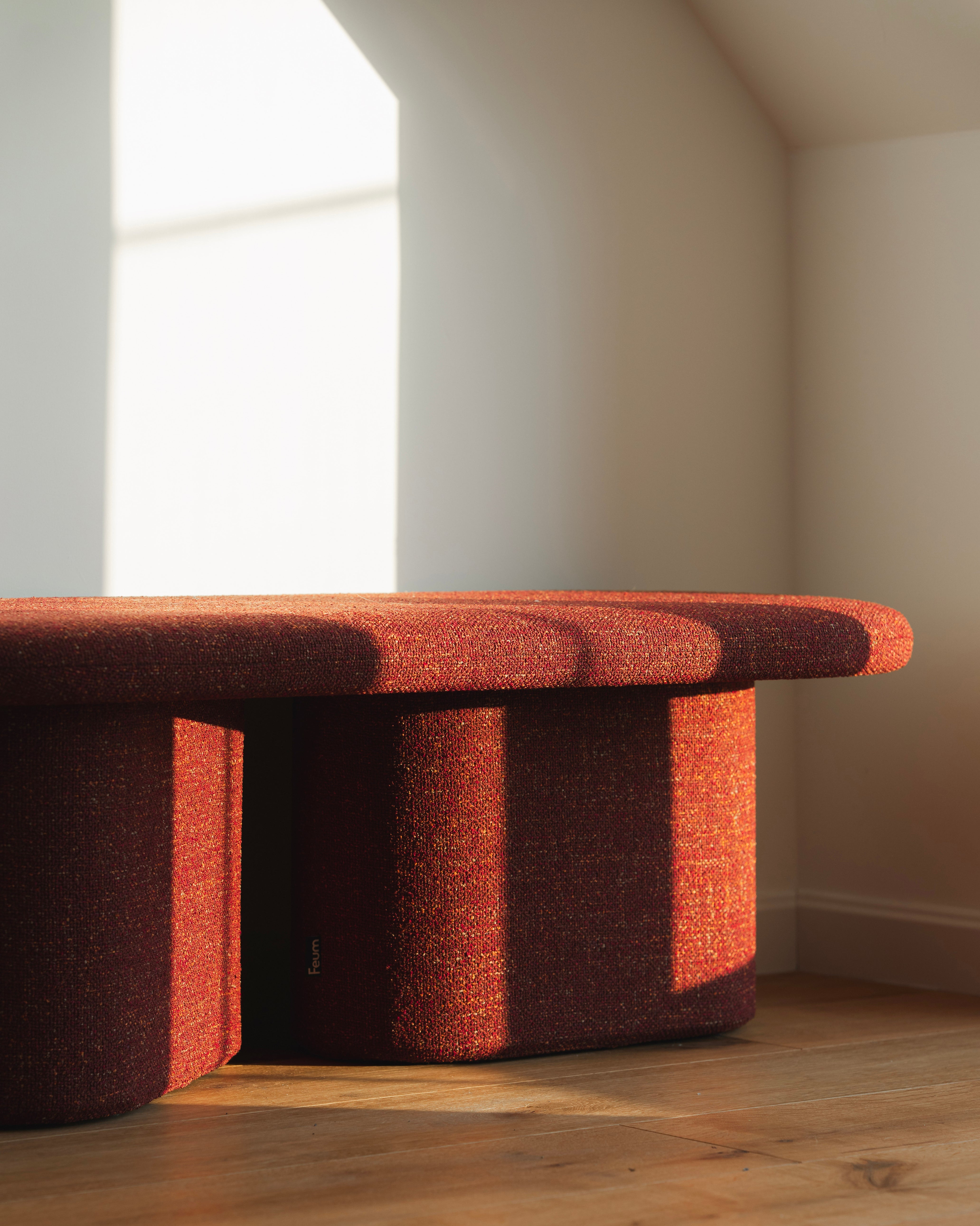 OVO Bank in kastanienrot