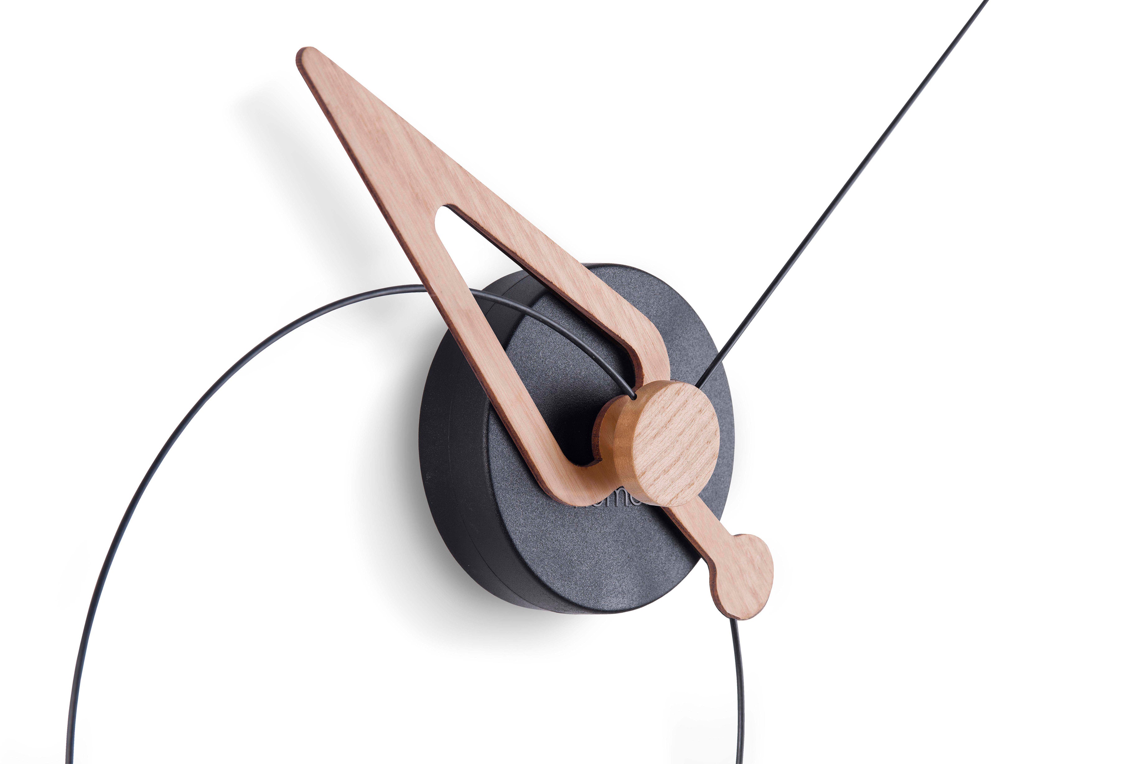 Wanduhr PICO aus Eichenholz mit Schwarz