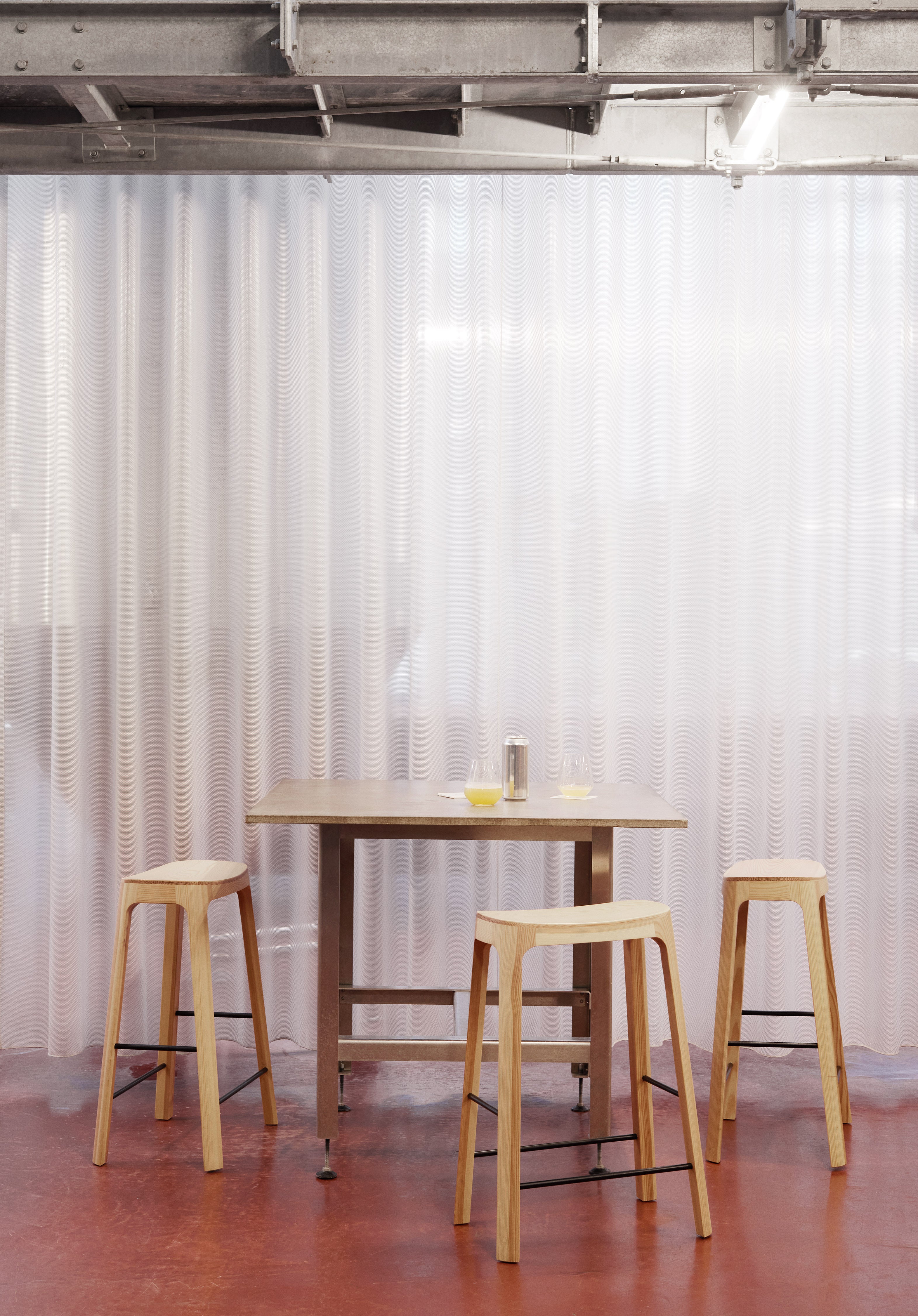 Hocker CROFTON aus Kiefernholz