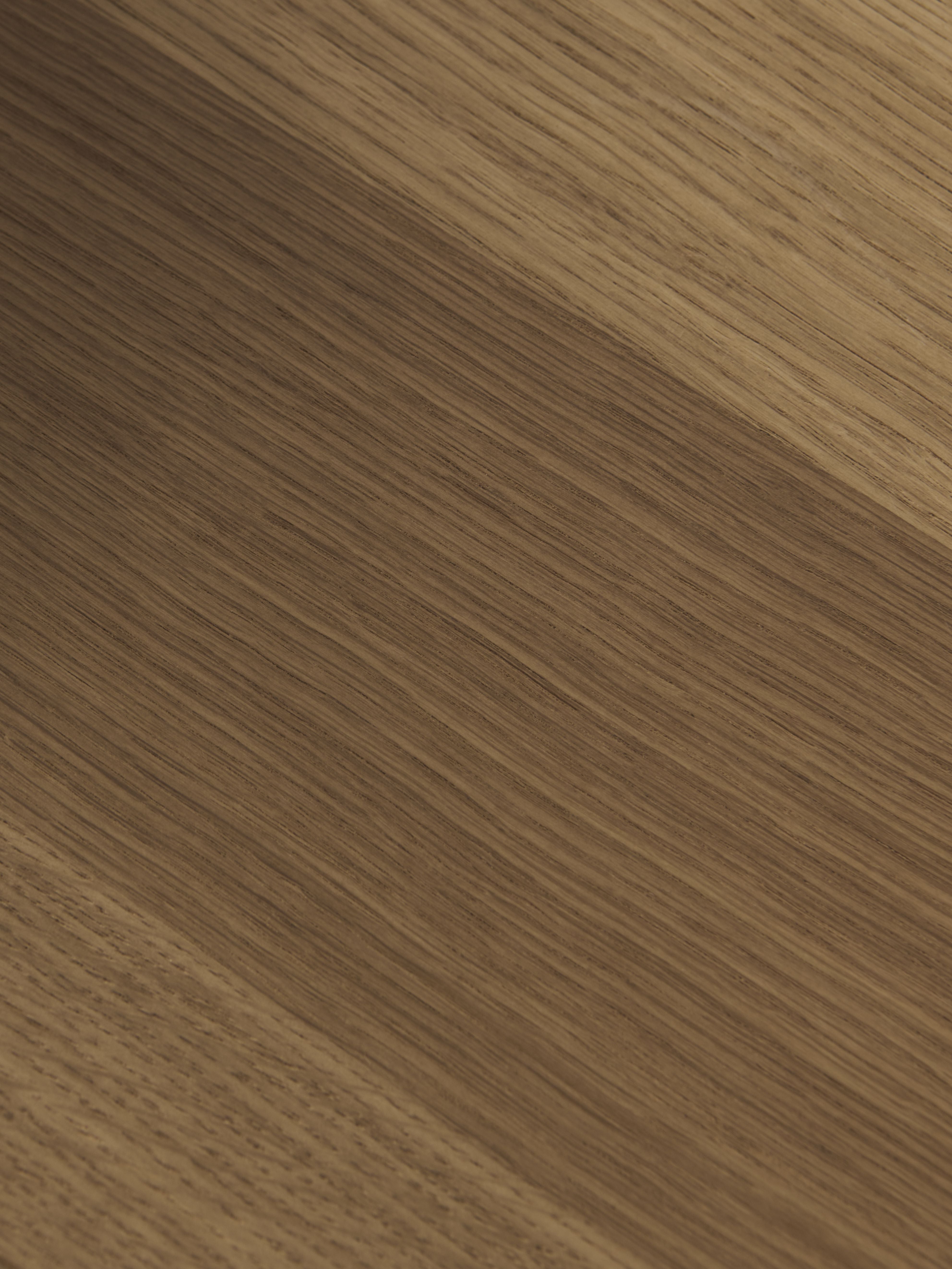 Tafel PANA met een basis van donker eikenhout