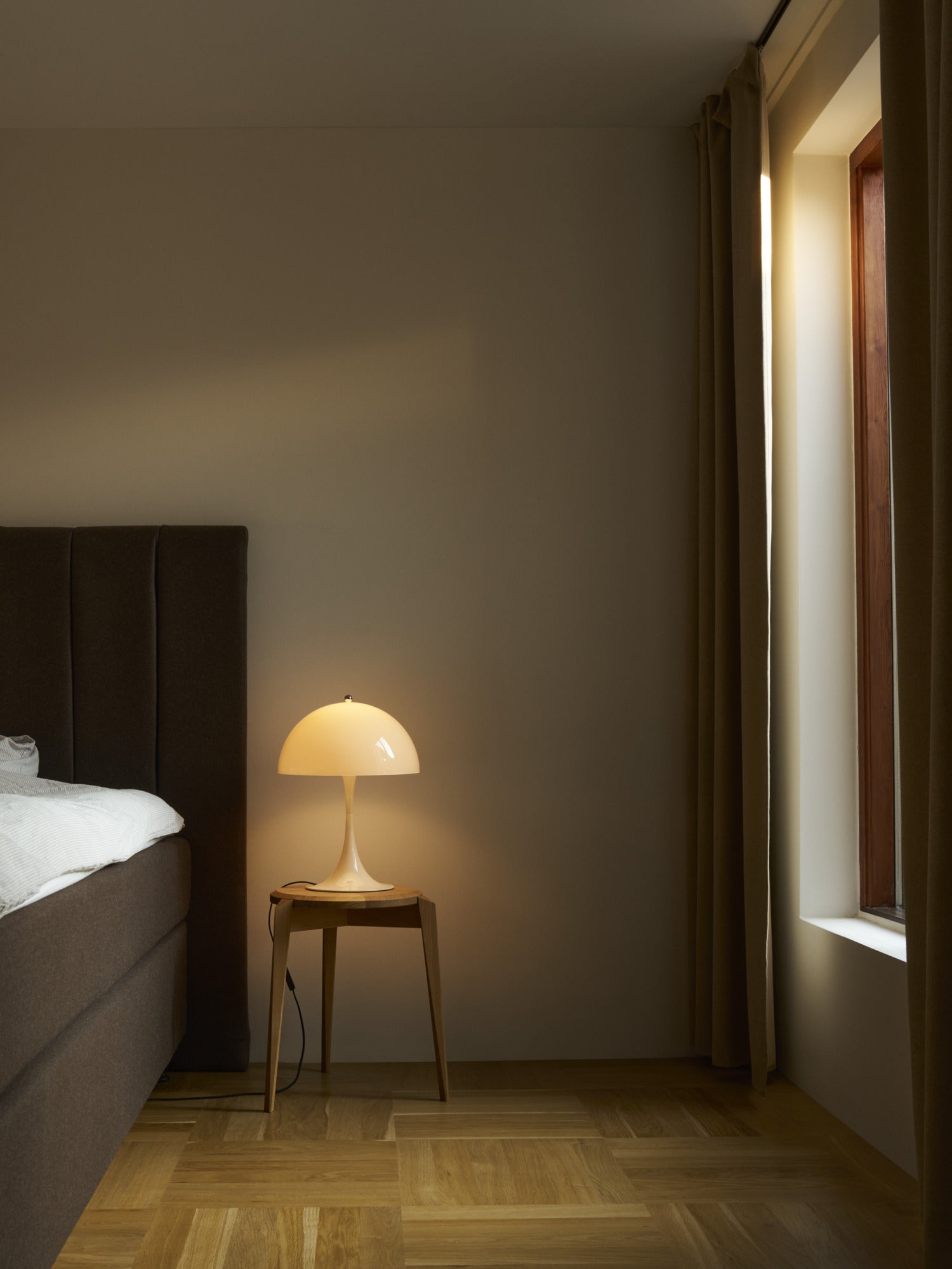 Draagbare lamp PANTHELLA 250 beige opaal