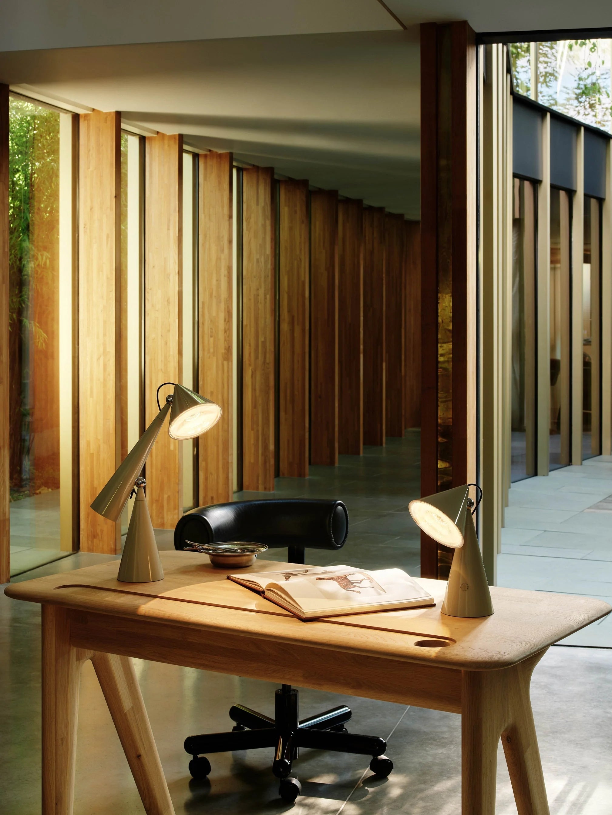 Draagbare tafellamp POSE crème