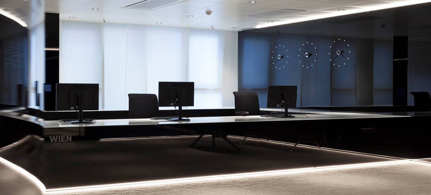 MINI RODON wandklok chroom met zwarte afwerking