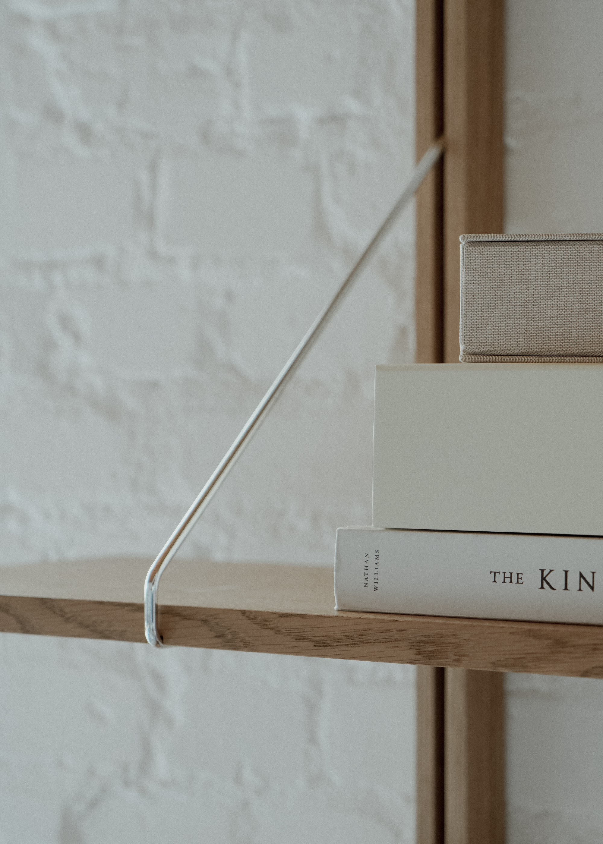 Wandregal RODD aus Eichenholz