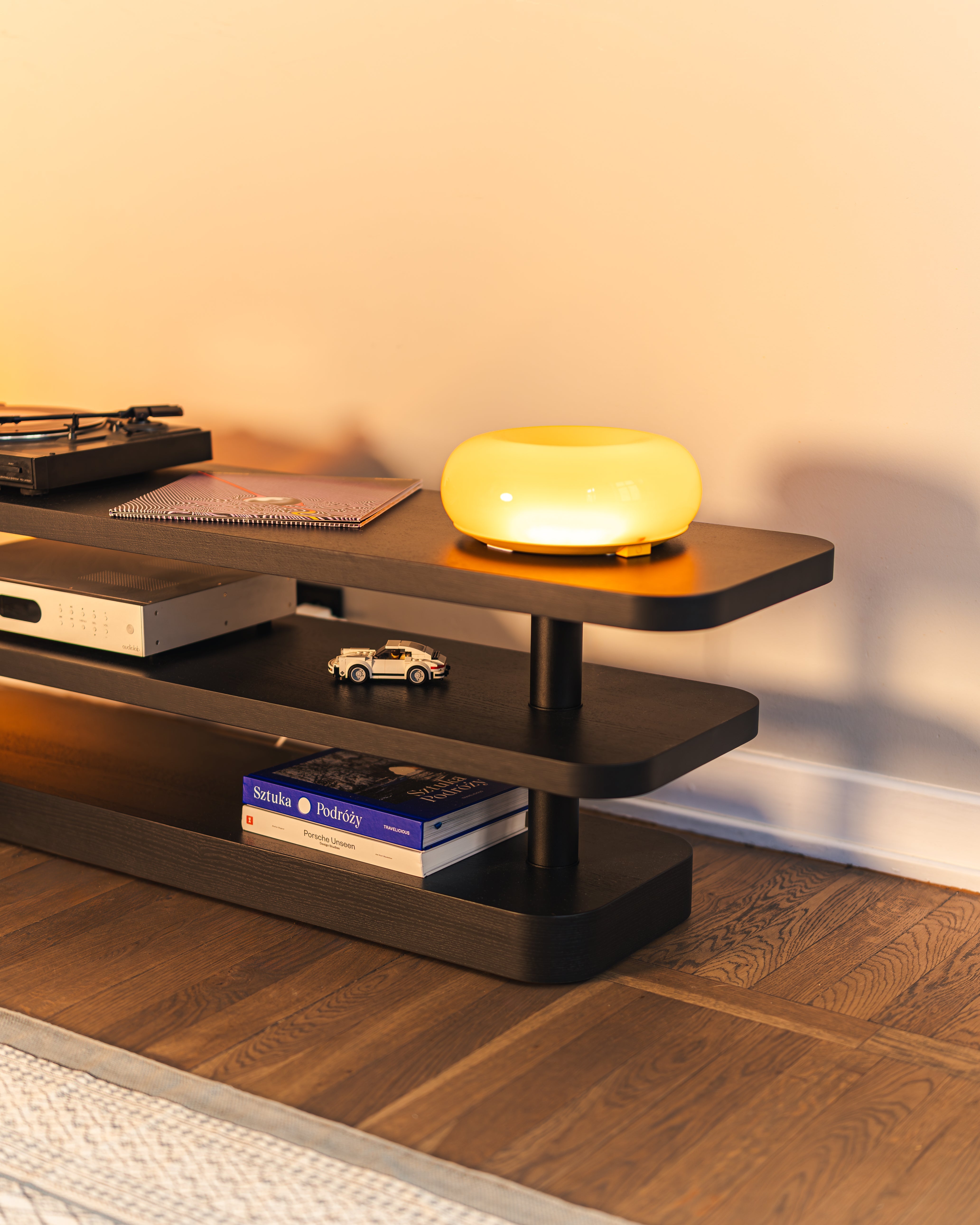 RTV-kast REL zwart met fineer