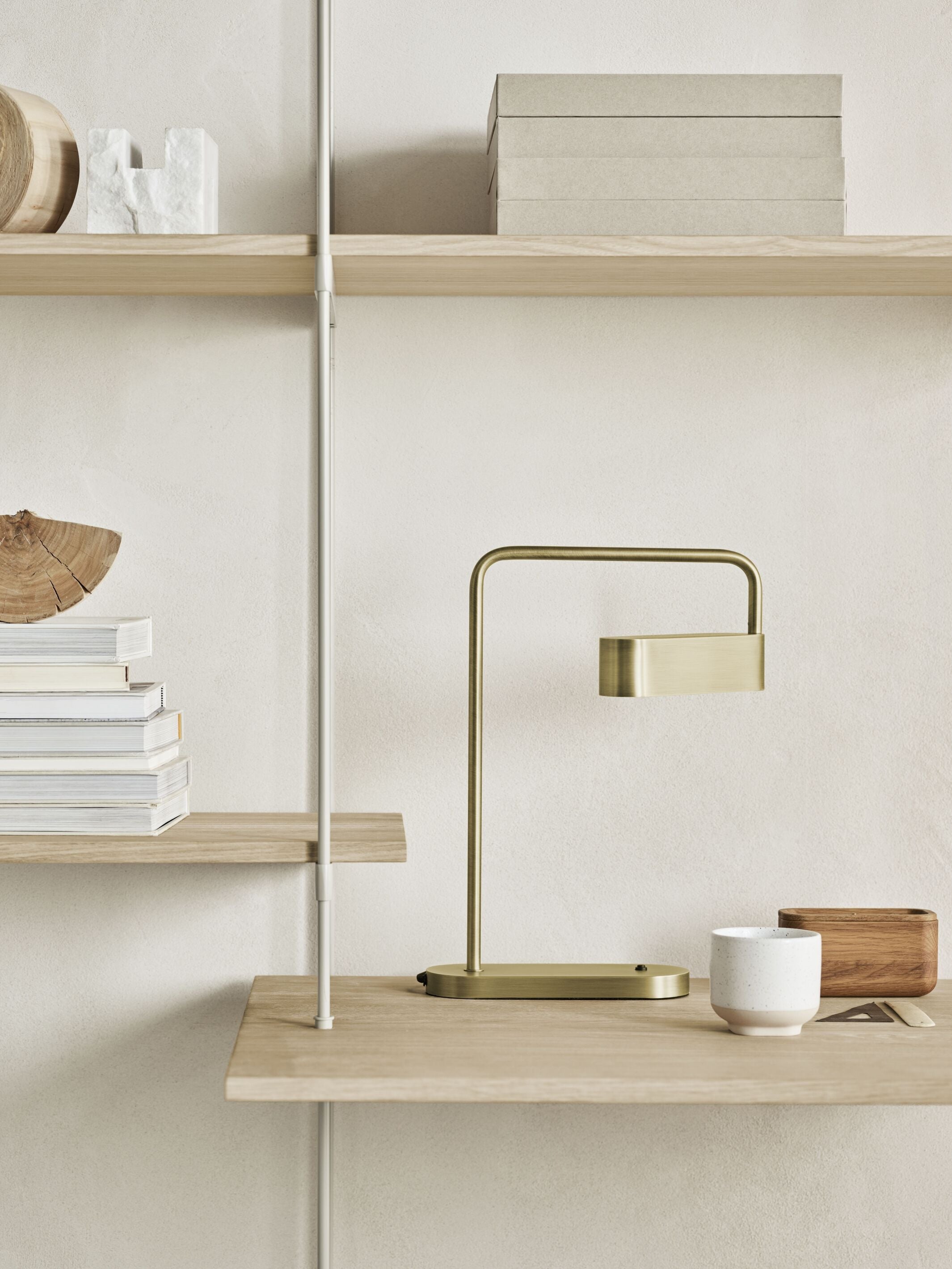 Donkere eiken fineer kast met stalen frame