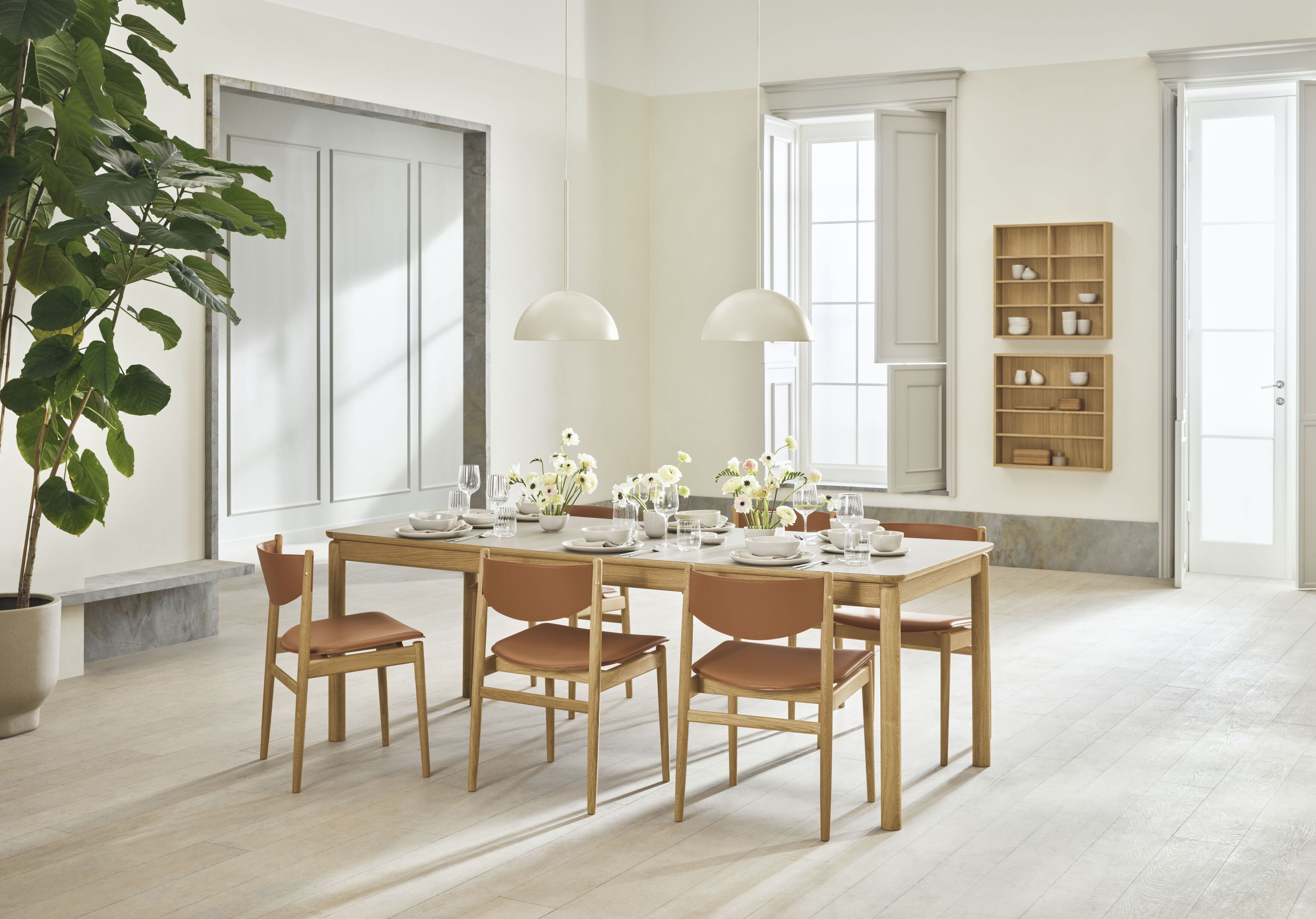 Ronya Falttisch, Eichenfurnier mit einer Eichenbasis