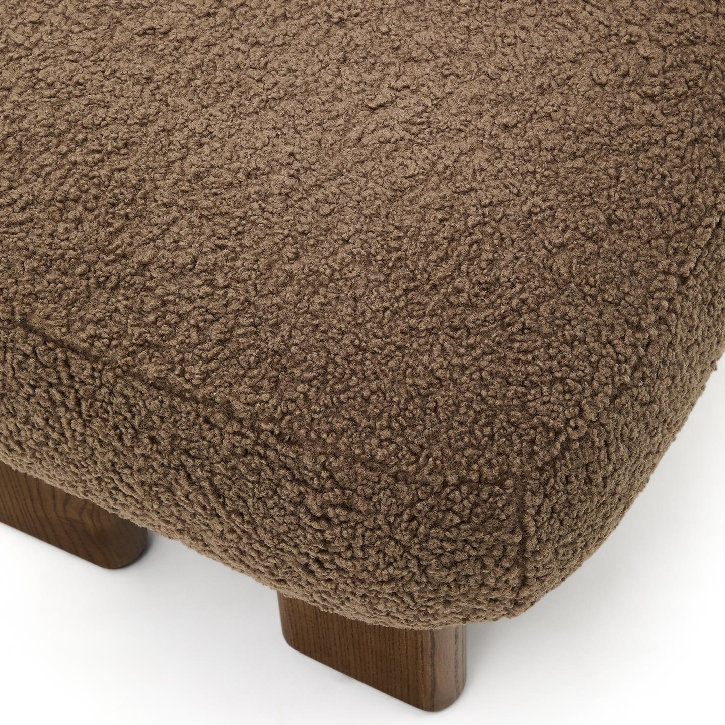 Puf NEMA bruin boucle met een donkere essen basis