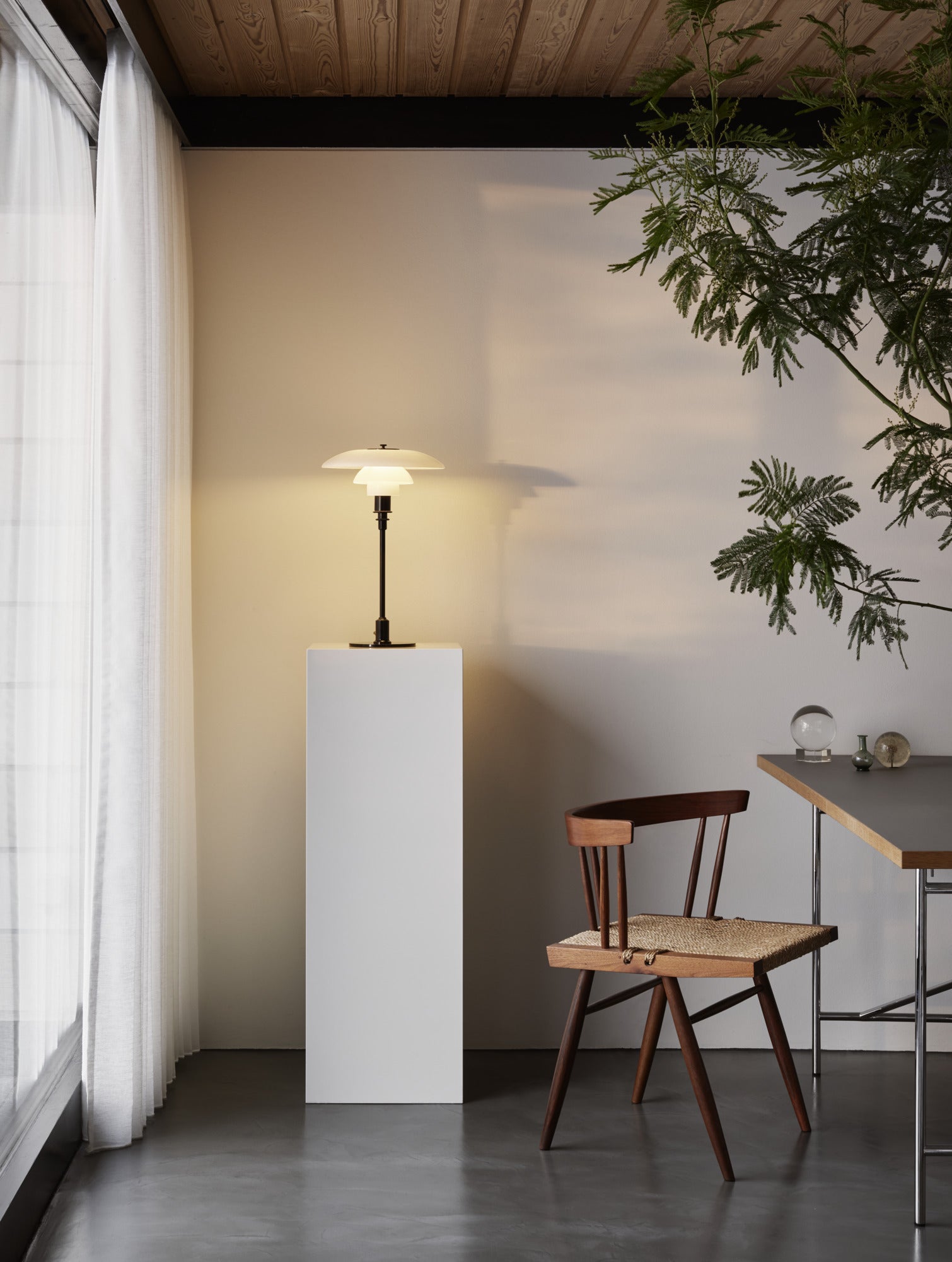 PH 3/2 table lamp white with black base