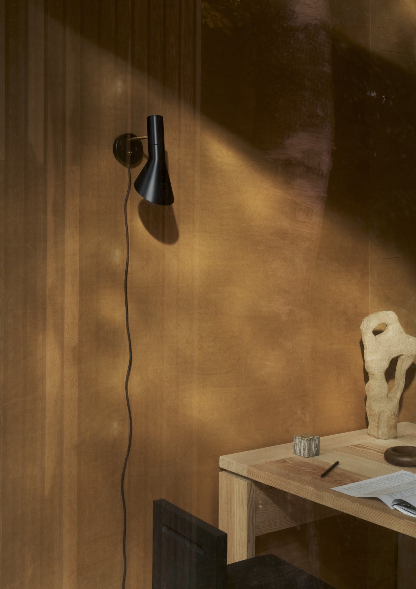 Wandleuchte AJ schwarz mit Messing