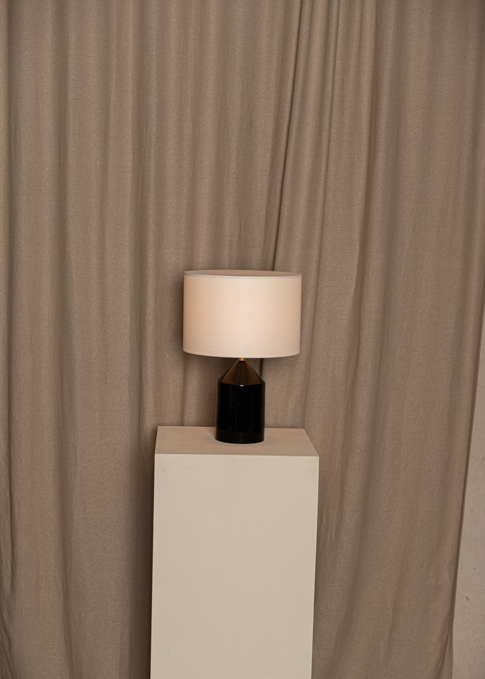 Tafellamp van keramiek JOSEF zwart