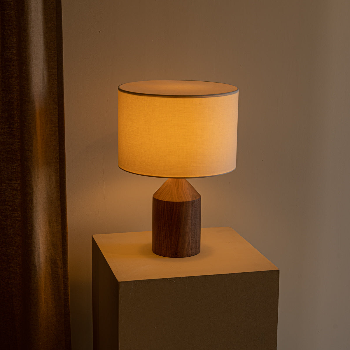 Tischlampe JOSEF Nussbaumholz