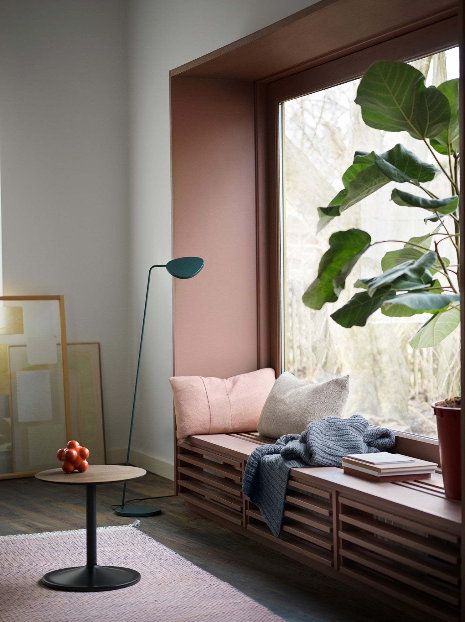 Zijtafel SOFT donker eikenhout met zwarte basis