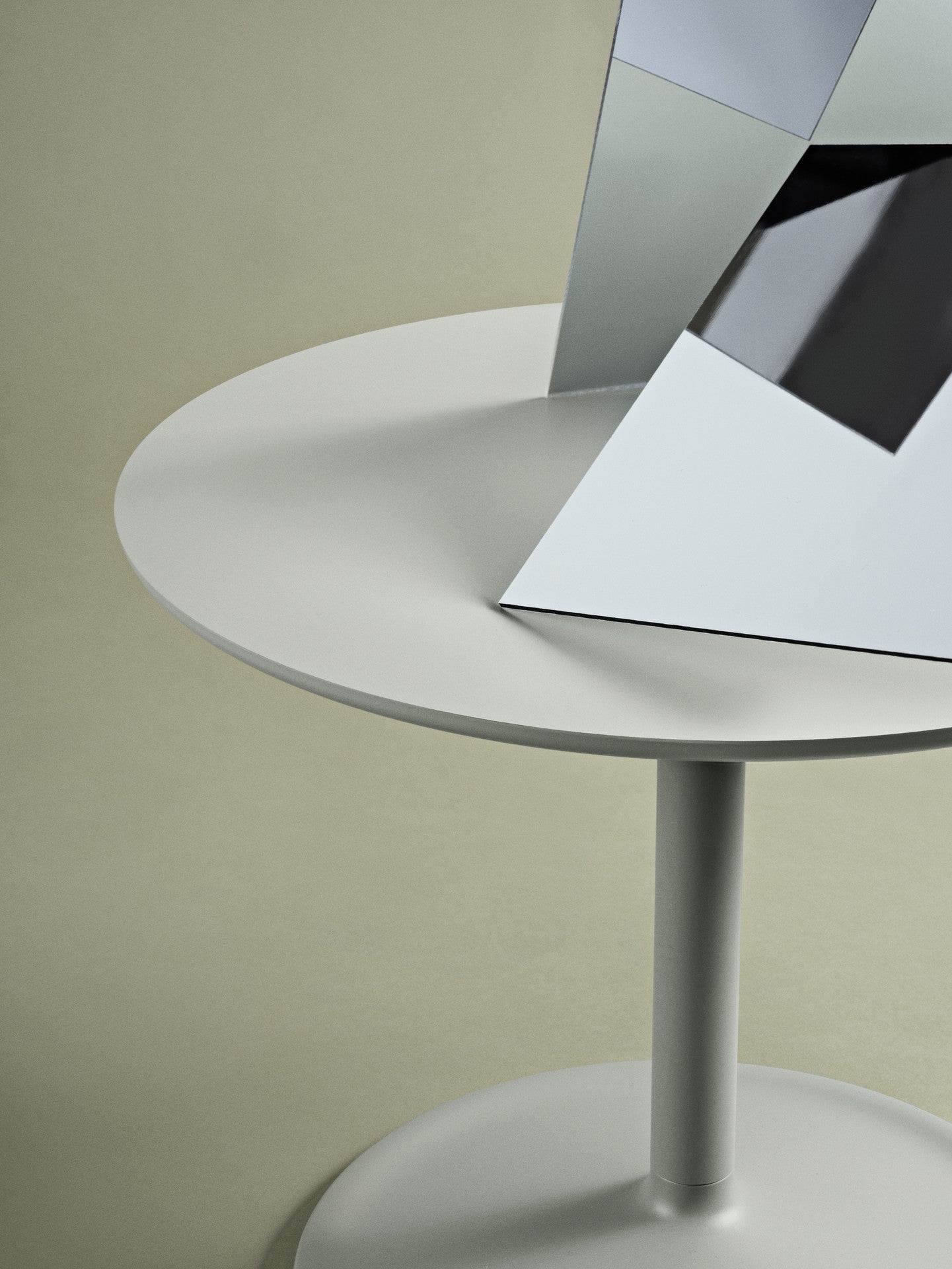 Zijtafel SOFT lichtgrijs