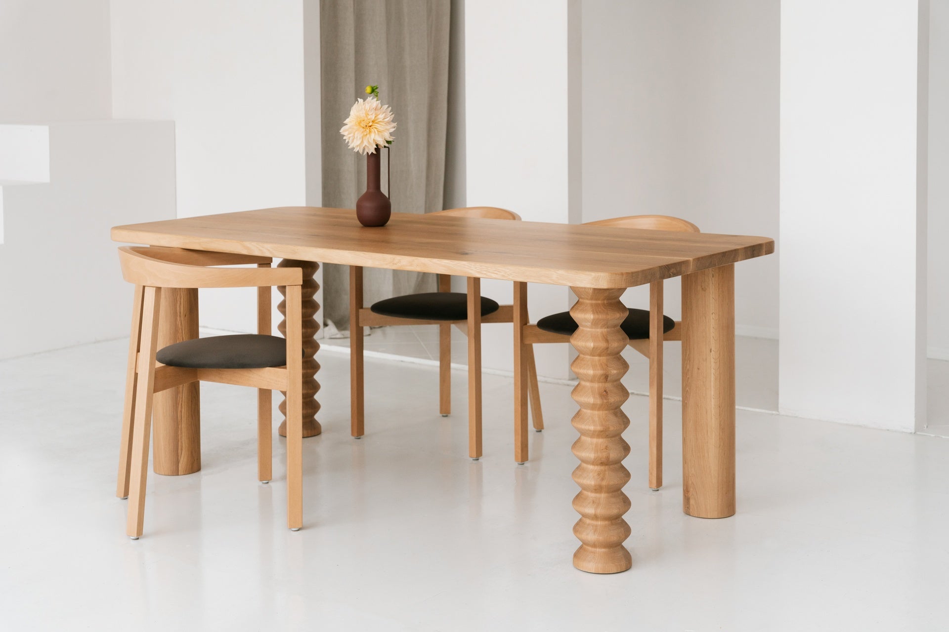 Eettafel ARTA eikenhout