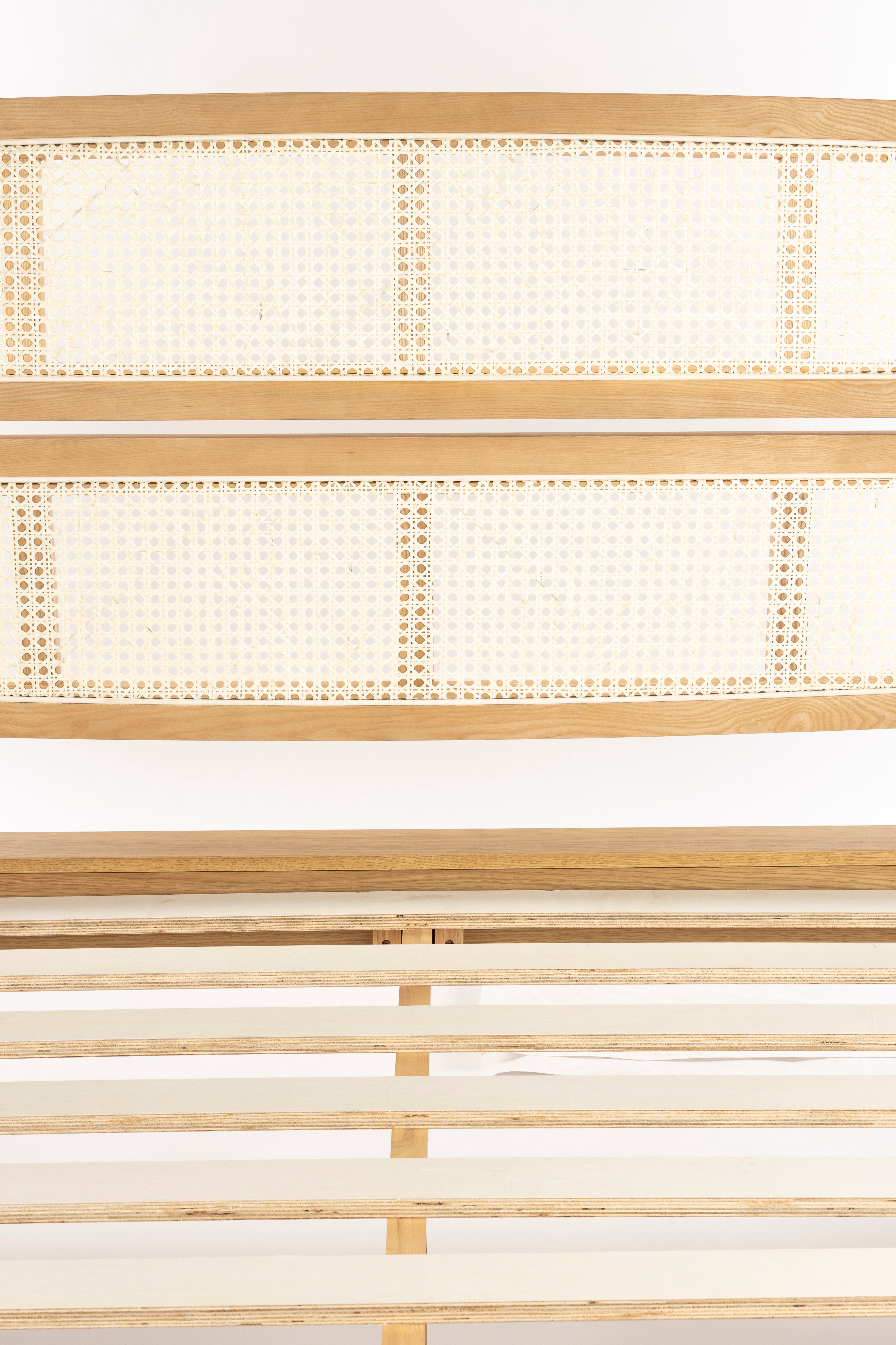 Bed STORM WEBBING van essenhout