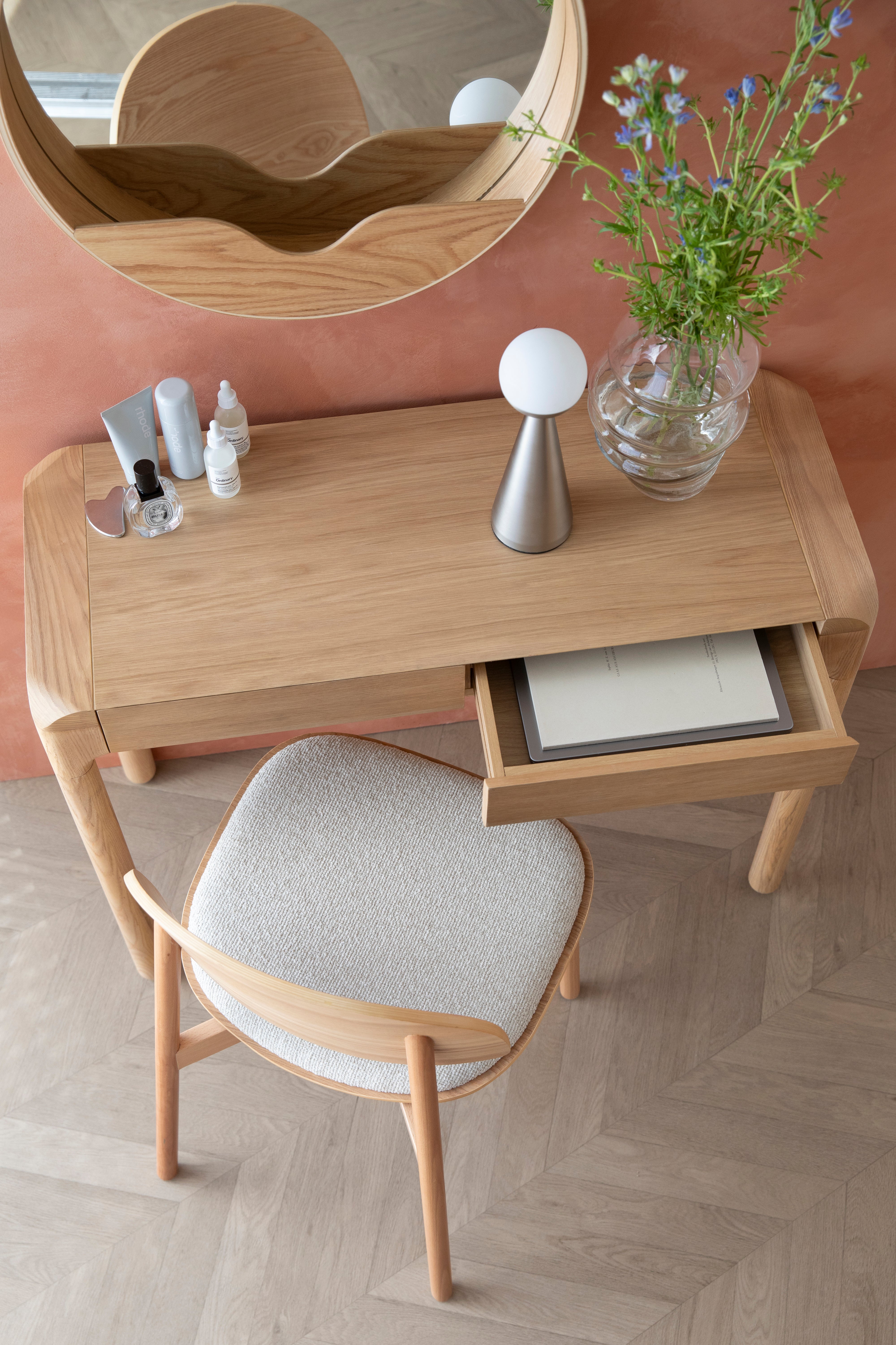 Zitje SUNRISE beige met een houten basis