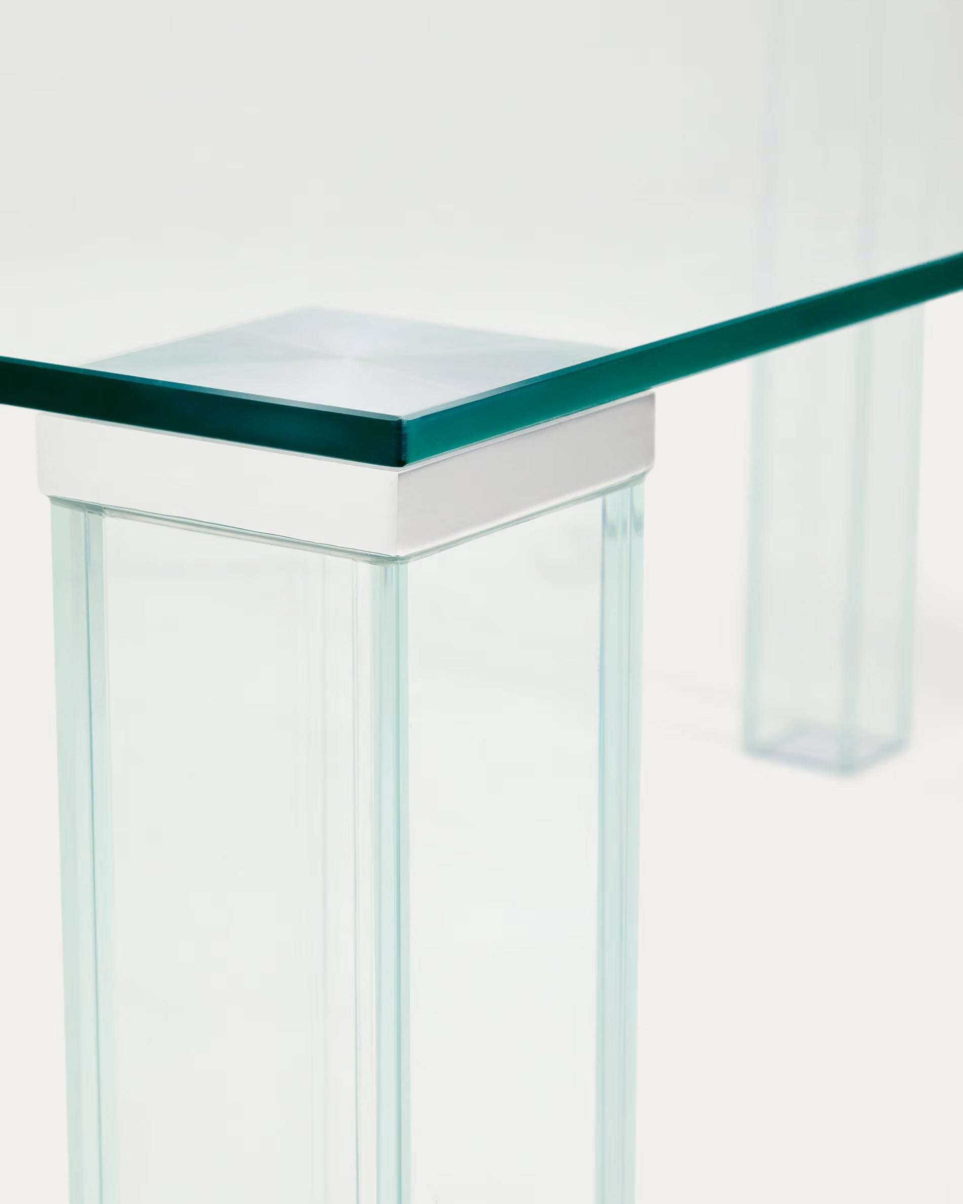 ADULARIA tafel van helder gehard glas