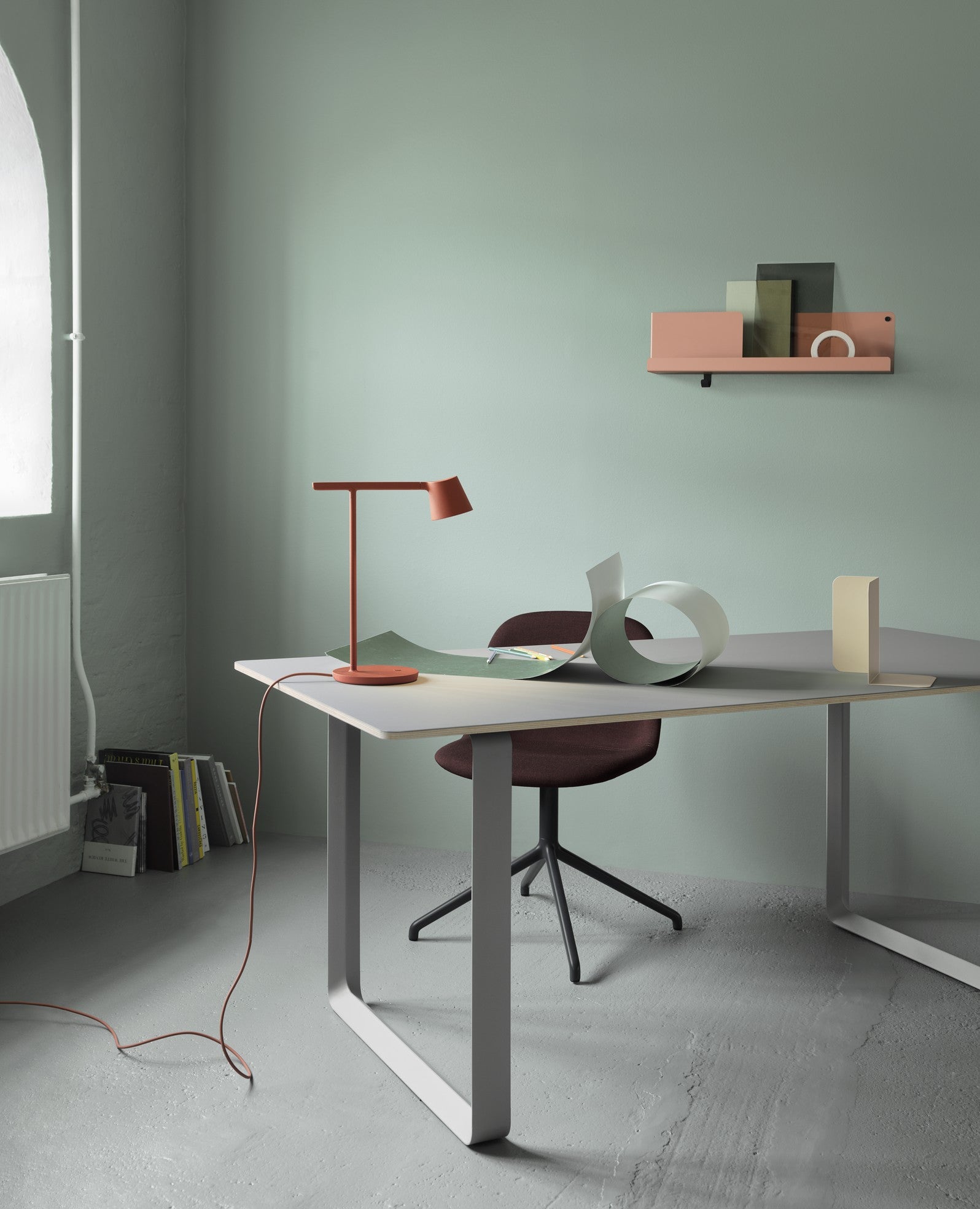 Tafel 70/70 grijs met zwarte basis