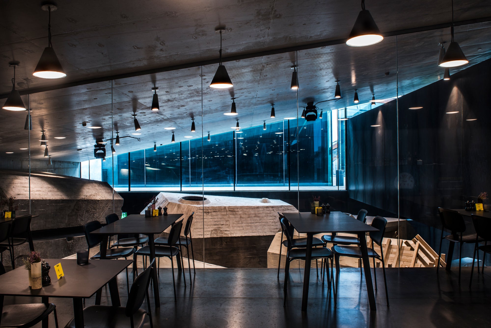 KEGLEN black pendant lamp