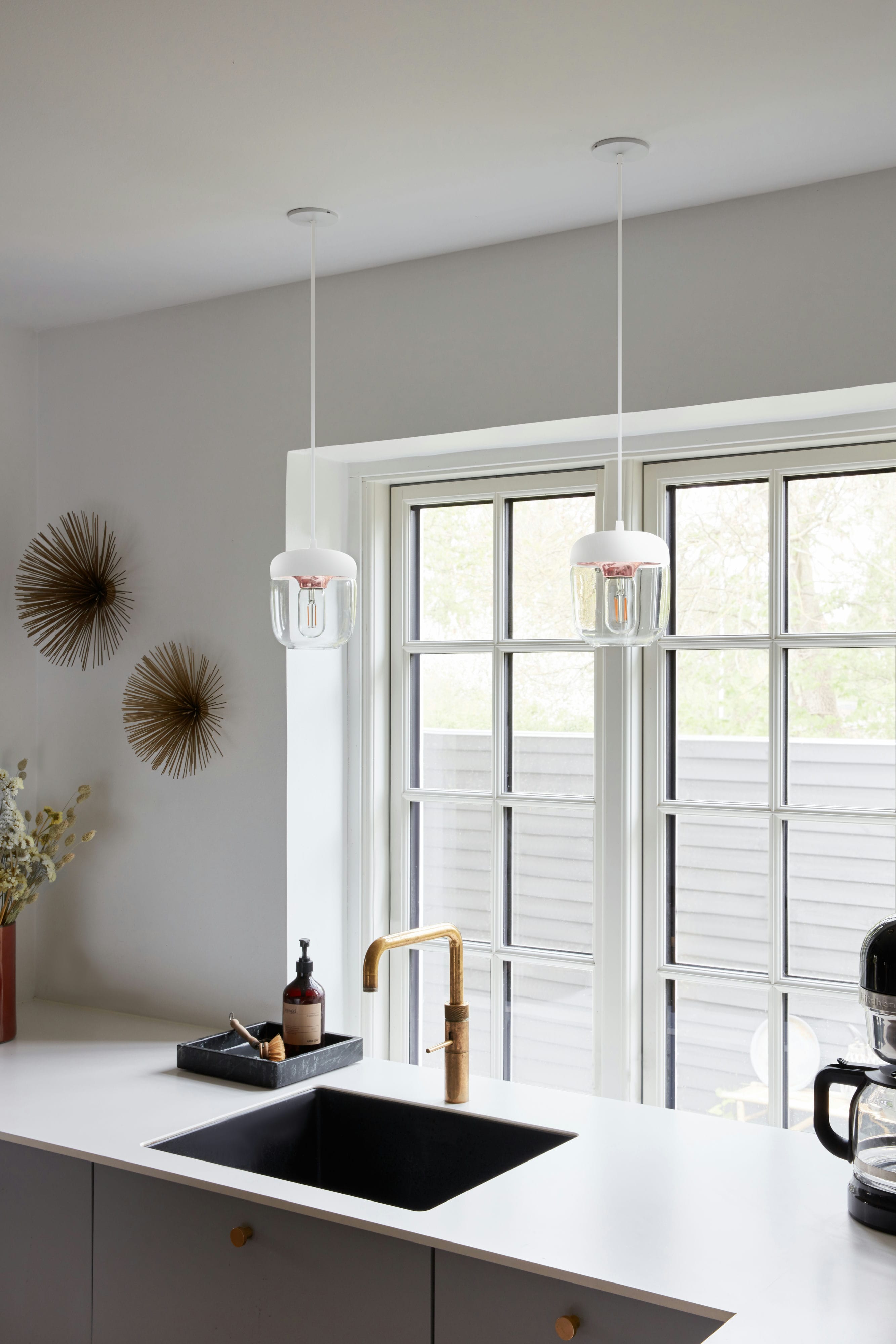 Klosz ACORN biało miedziany [Amelia] UMAGE    Eye on Design