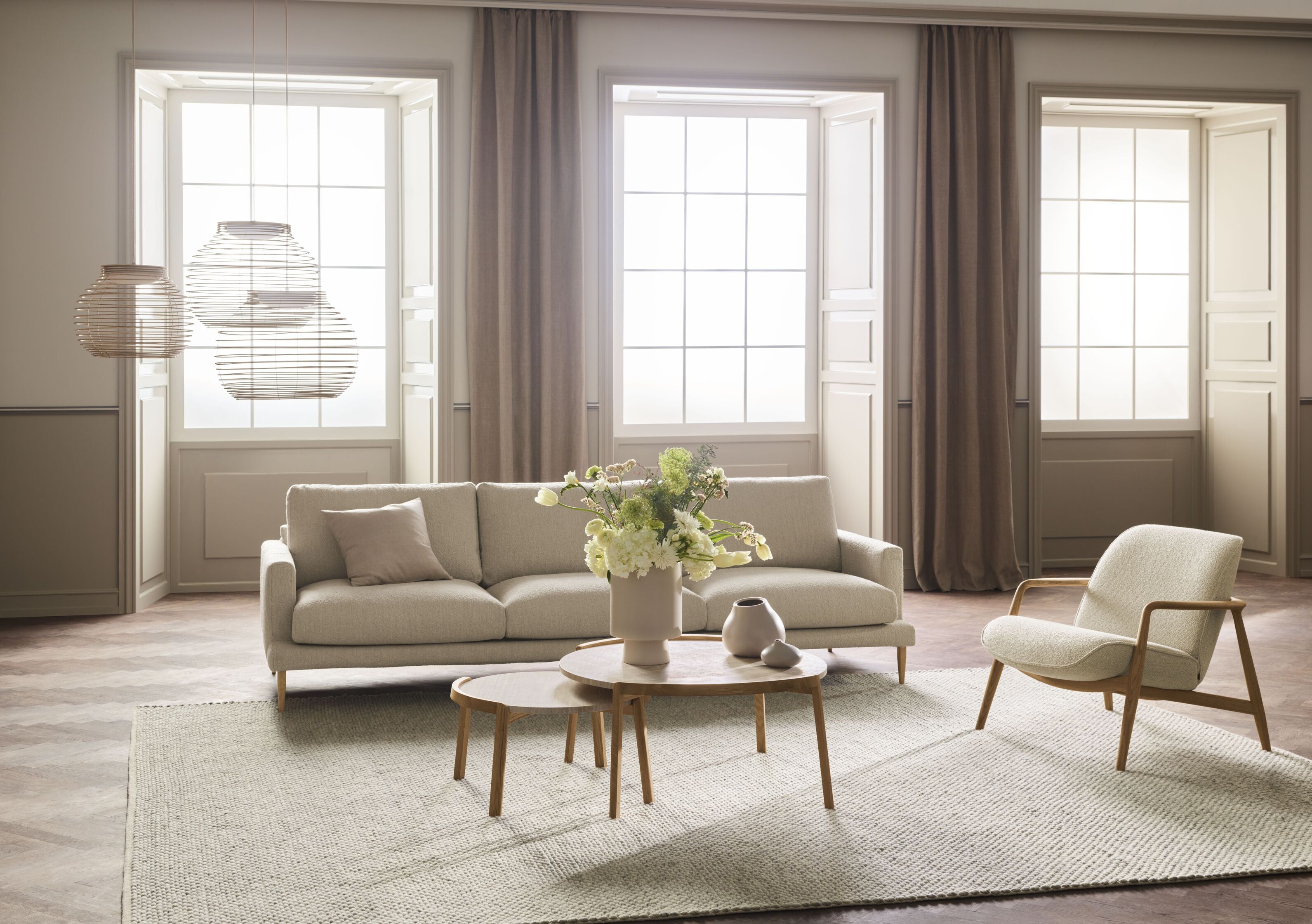 Links -Hand -Ecke Veneda Schlanker grauer Stahlbasis